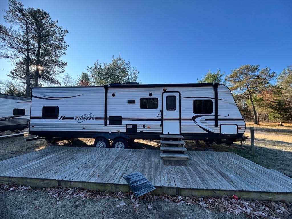 2016 Heartland Pioneer M-300QB "BLUE"