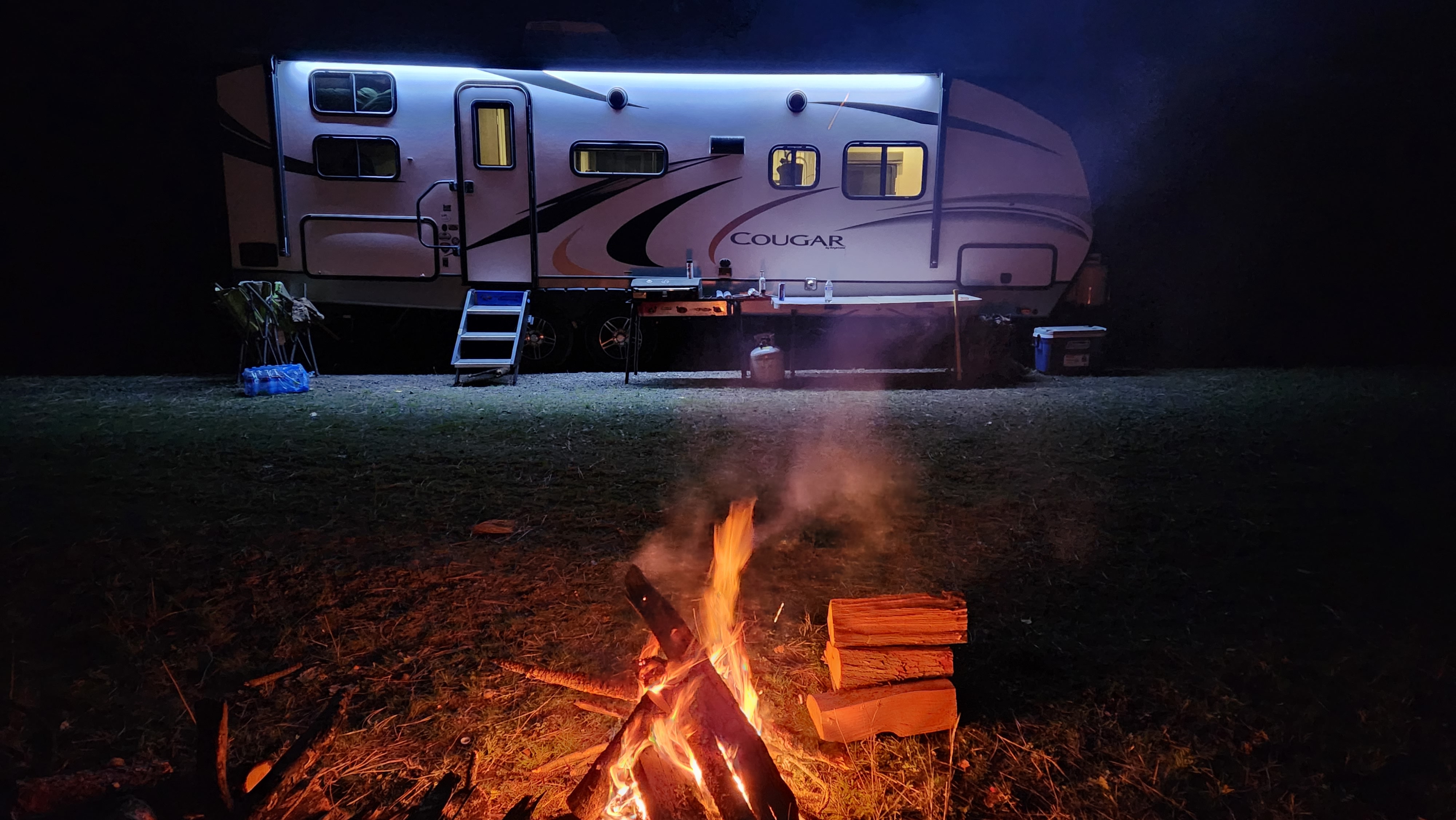 Glamping Trailer - 25' Keystone Cougar Bunkhouse