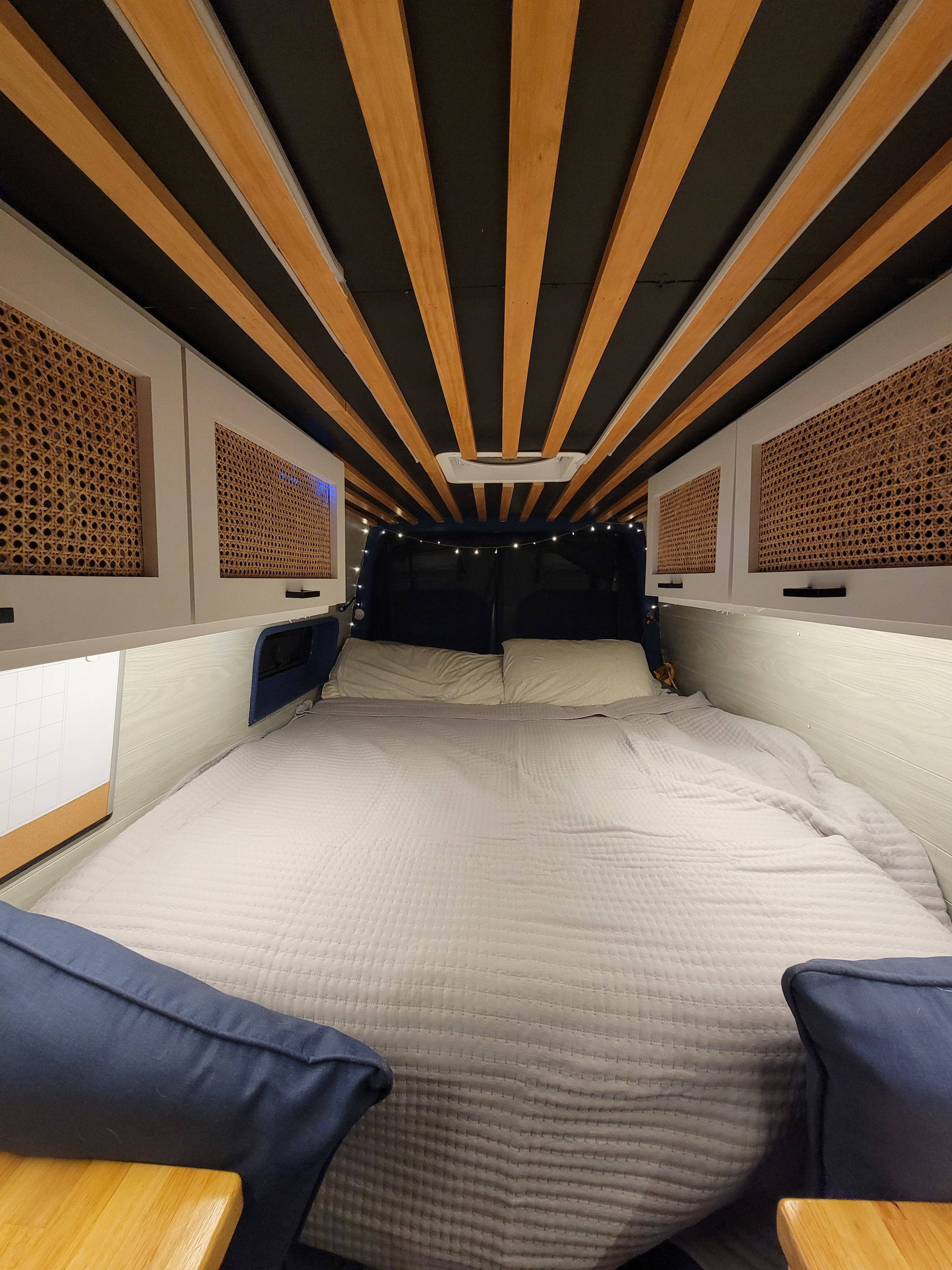 Comfortable queen size bed. Mercedes-Benz Sprinter 2022