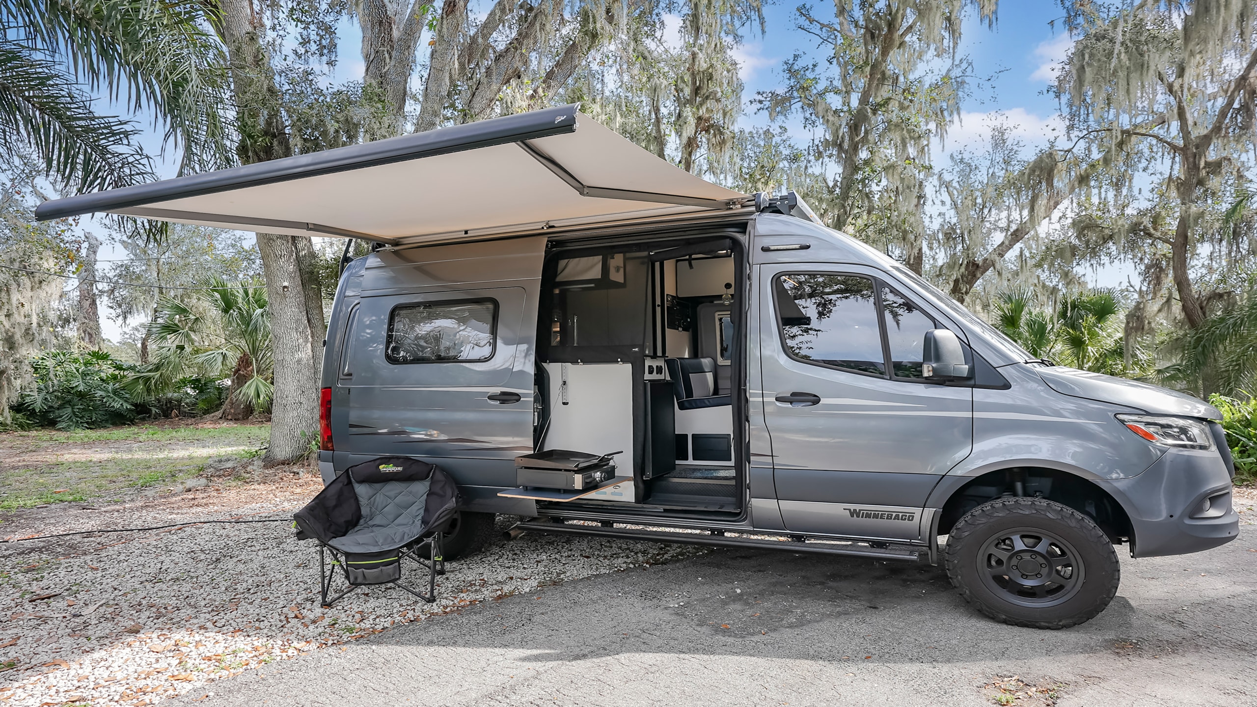 Revel All wheel Drive Camper van Winnebago Mercedes-Benz E44 LFL1377