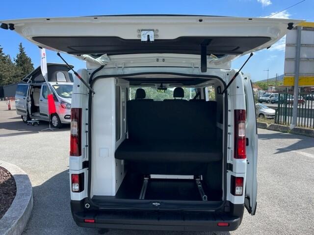 Open tailgate view of a white camper van with a bed setup, ready for your RV rental journey.. URBAN EXPLORER (BOITE AUTOMATIQUE) ADRIA 2023