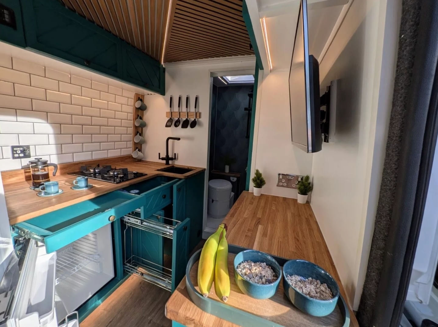 MELVICH - Peugeot Boxer L4H2 with Wetroom