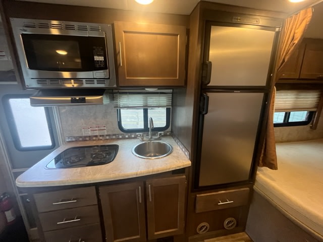 2017 Adventurer 23RB View 11 - Calgary RV Rental Details