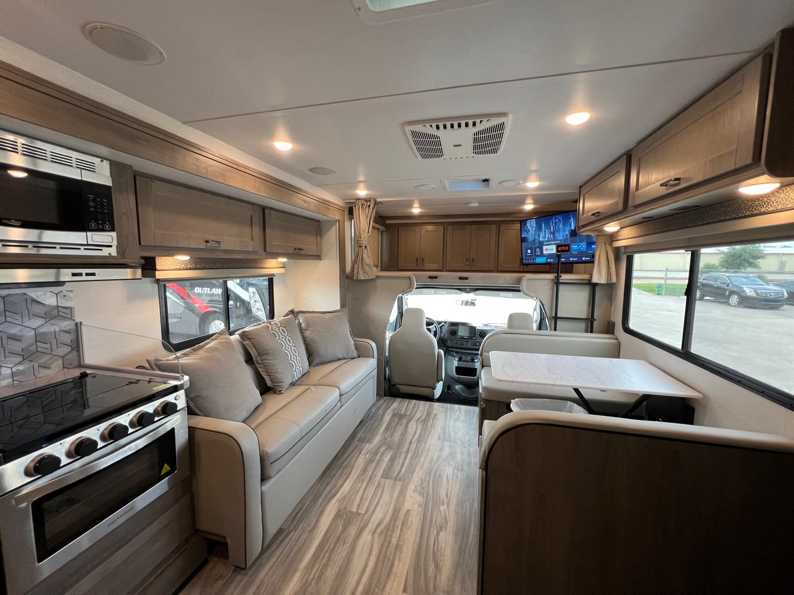 RV Queen's Bunk House!!! Sleeps 8! "Lilly"