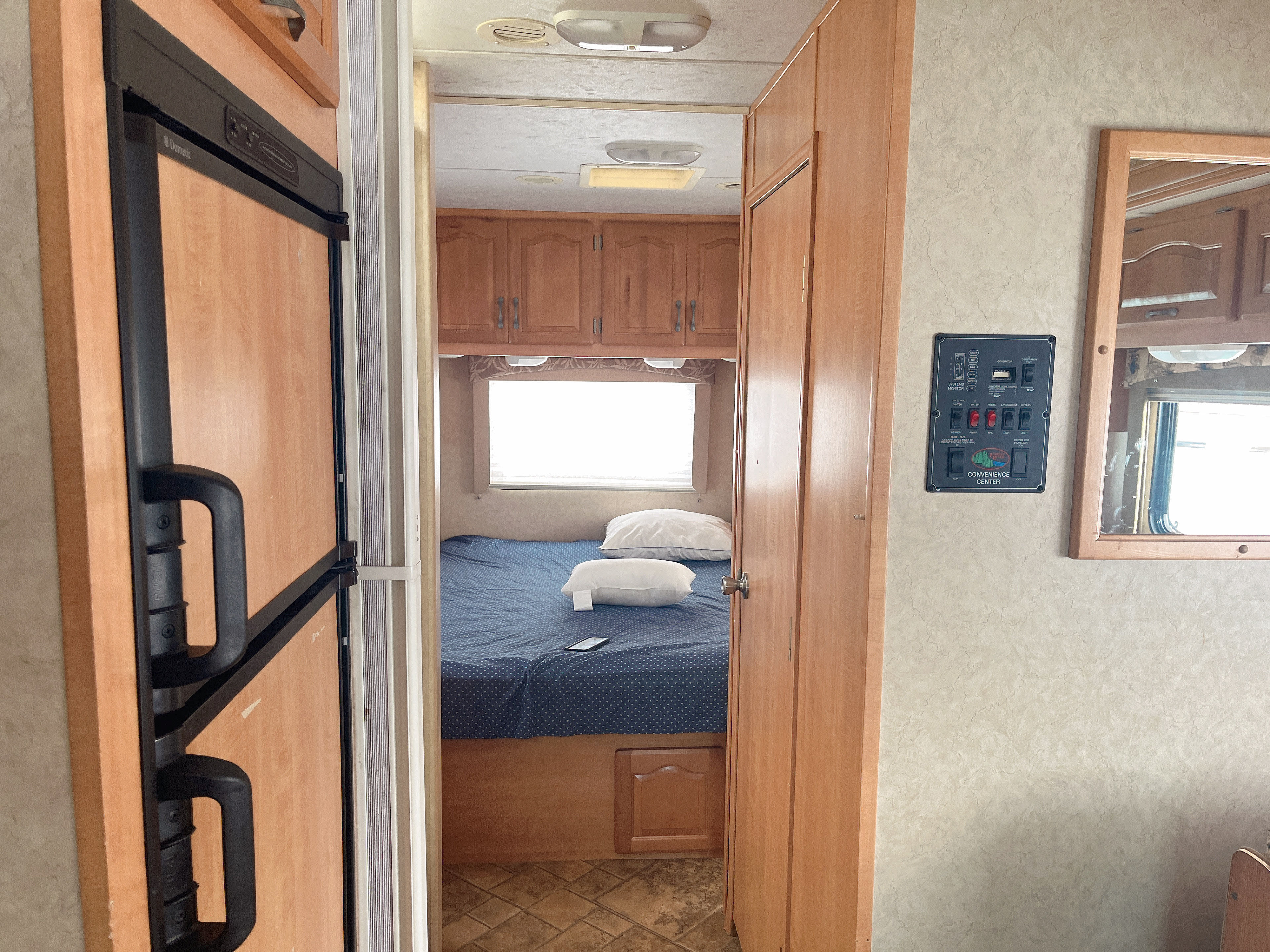 This RV rental offers a well-equipped interior: a Dometic refrigerator, essential control panel, and a comfortable bedroom.. Forest River Sunseeker 2008