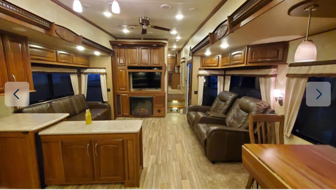FUR BABY FRIENDLY VERY ROOMY COLUMBUS 340RK 5TH WHEEL