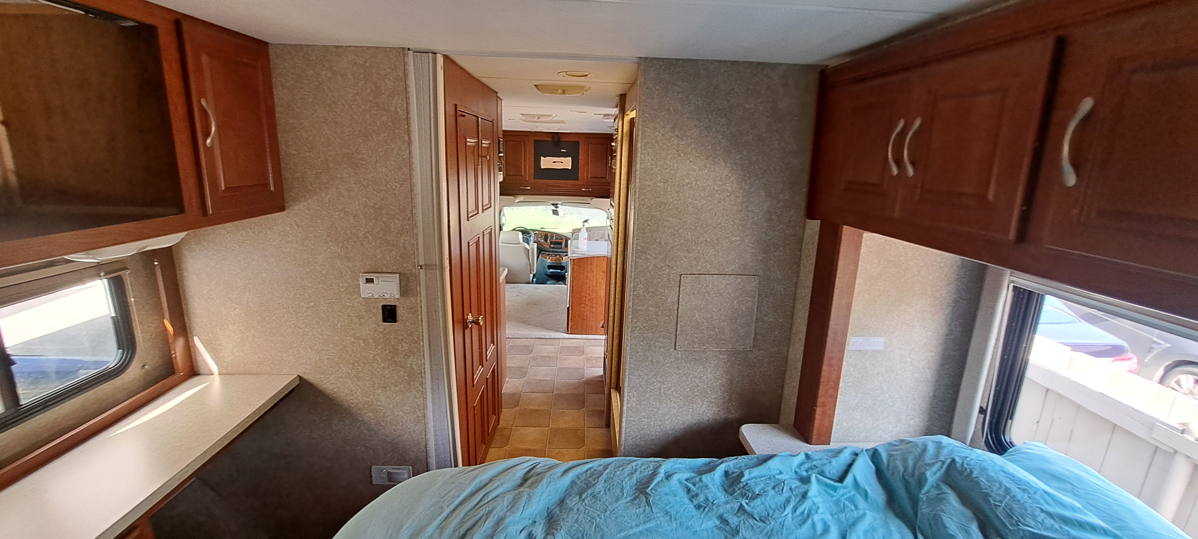 RV rental interior.. Four Winds Chateau 2007
