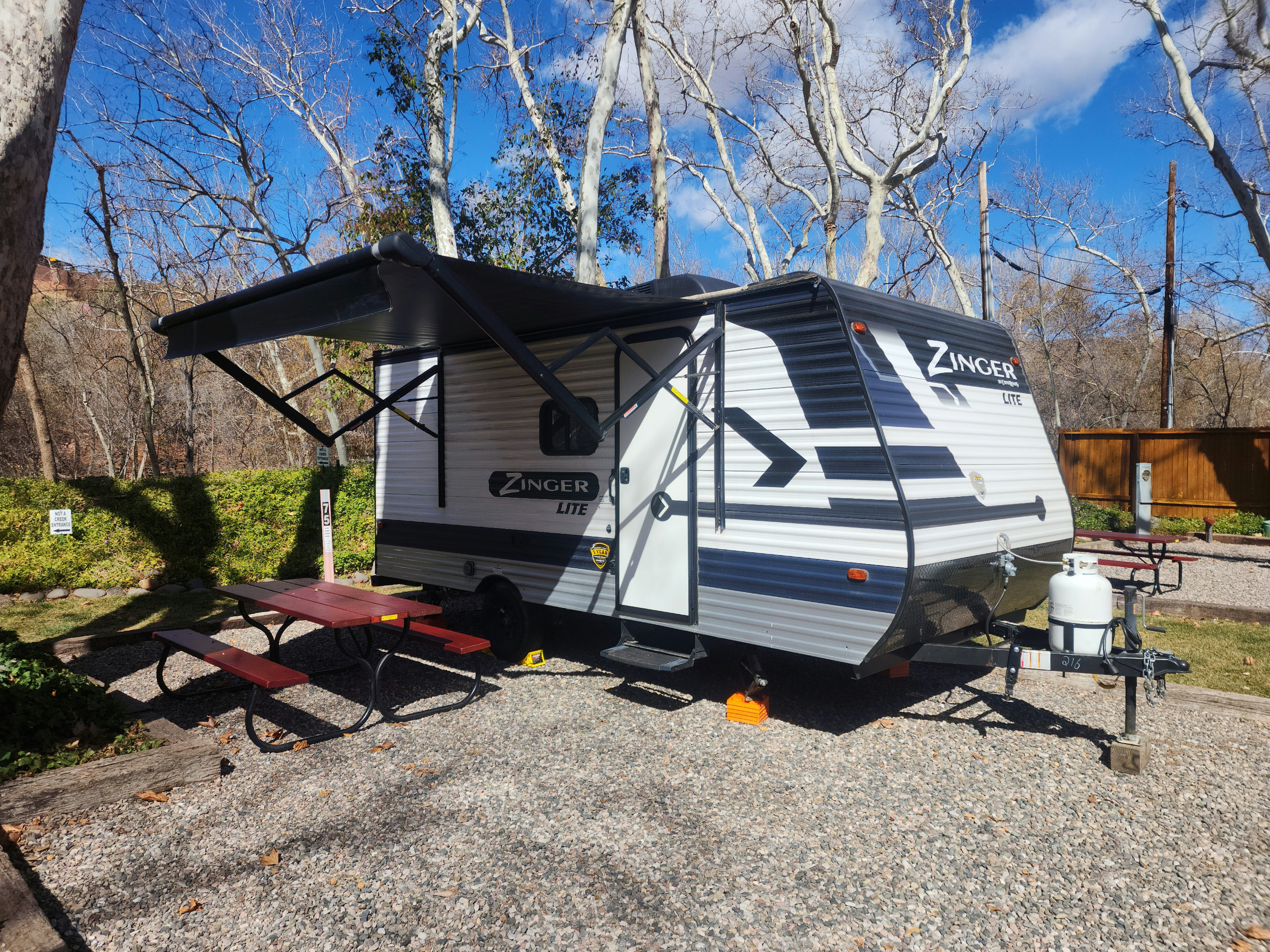 Keystone Zinger Lite 18BH