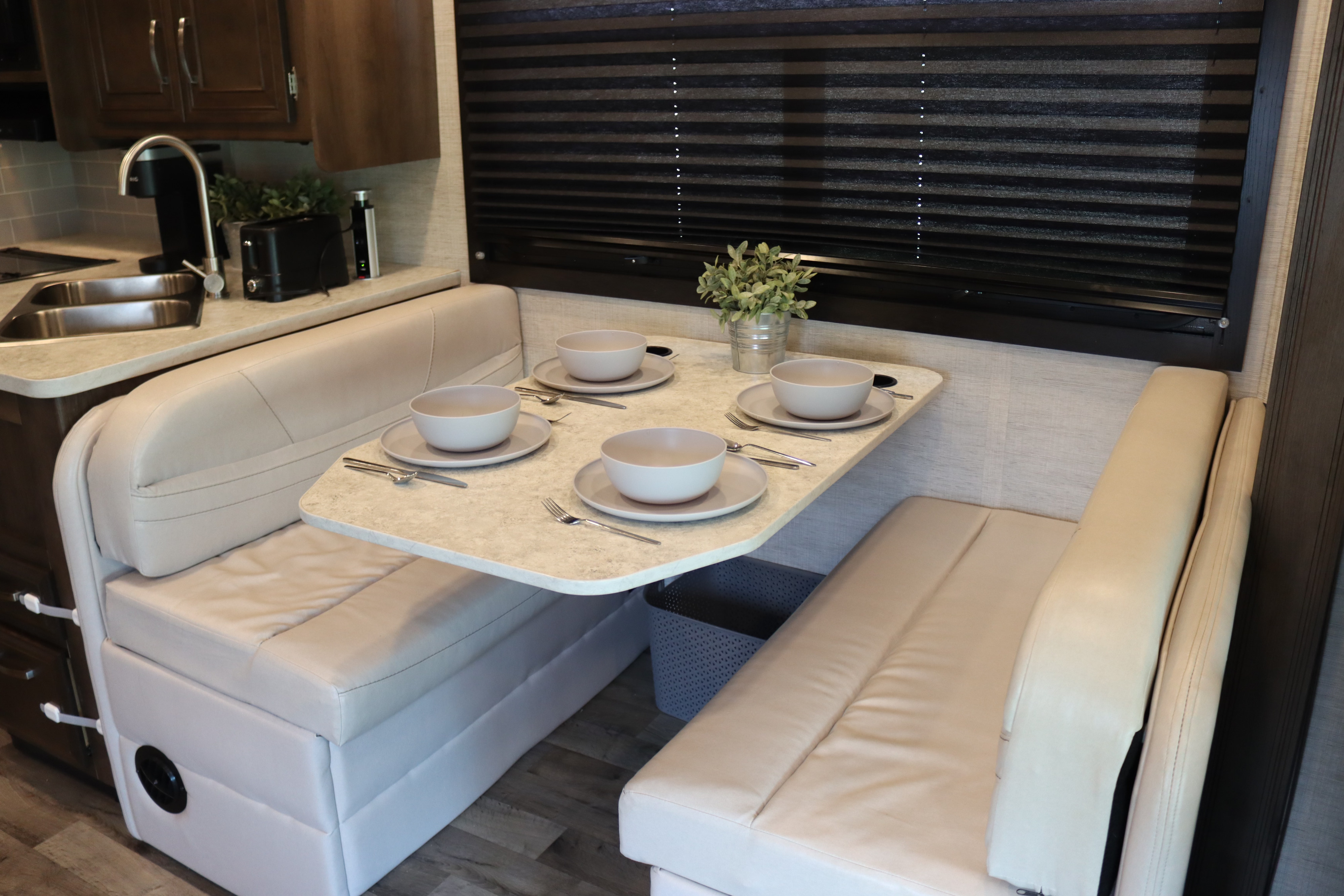 2021 Jayco Redhawk 31F – Spacious 8 Sleeper w/Bunkhouse & Pet Friendly