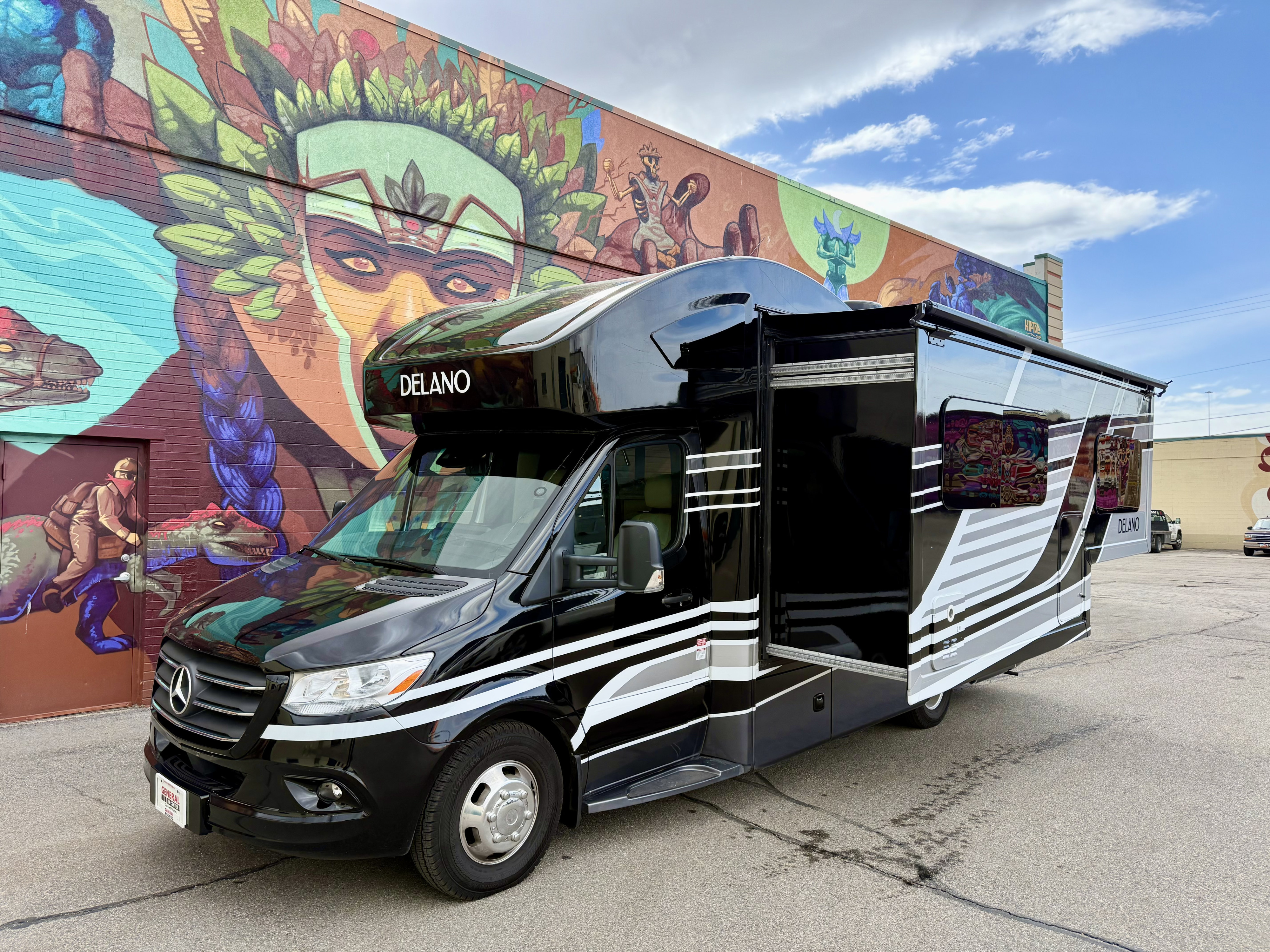 2023 Top of the Line Luxury Mercedes Delano 24' w full wall slide