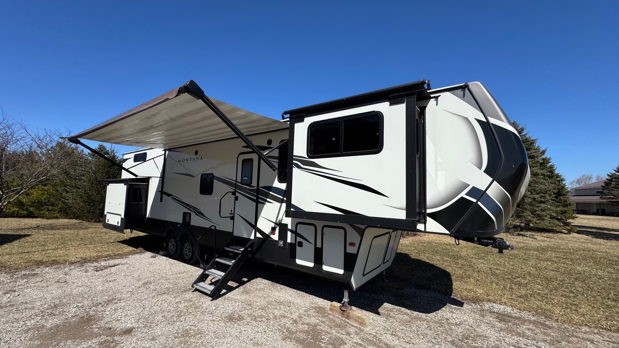 The Cabana Montana - 2021 Montana HC 377FL