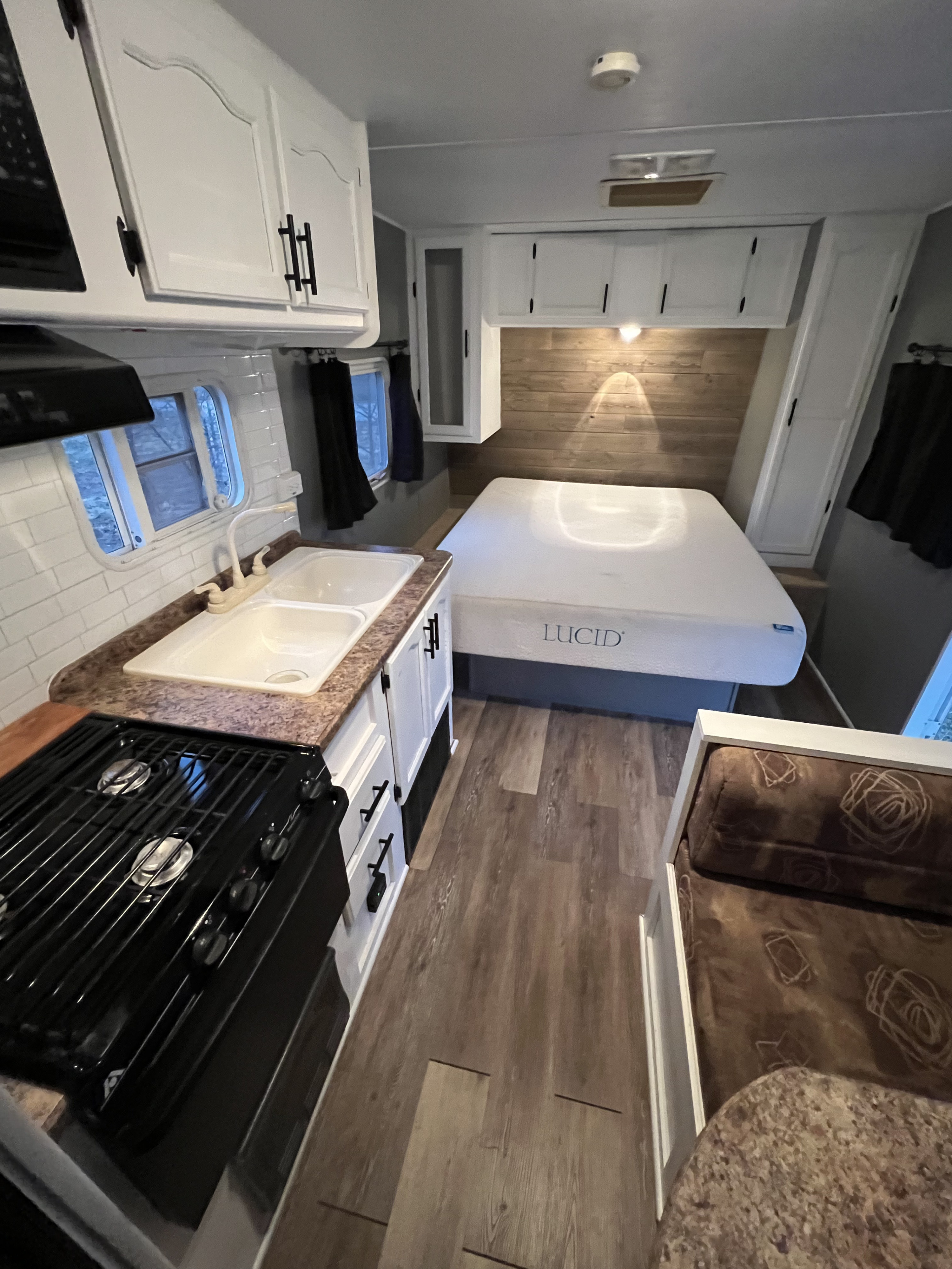 Clean rv rental interior featuring a modern kitchen, cozy bedroom with a Lucid mattress, and a comfortable seating area.. Gulf Stream Innsbruck-Lite 2008