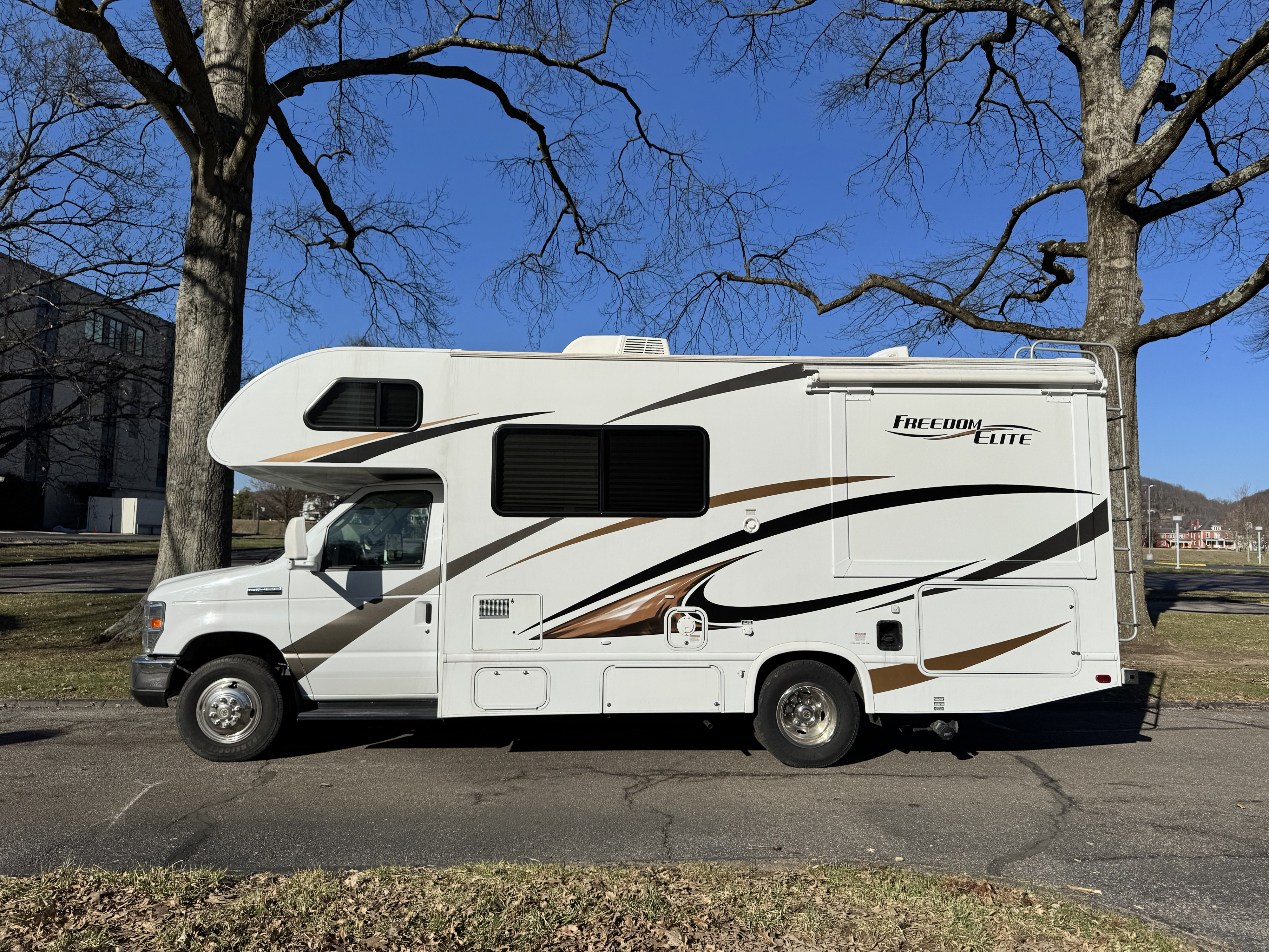 Vandalia RV Thor Freedom Elite