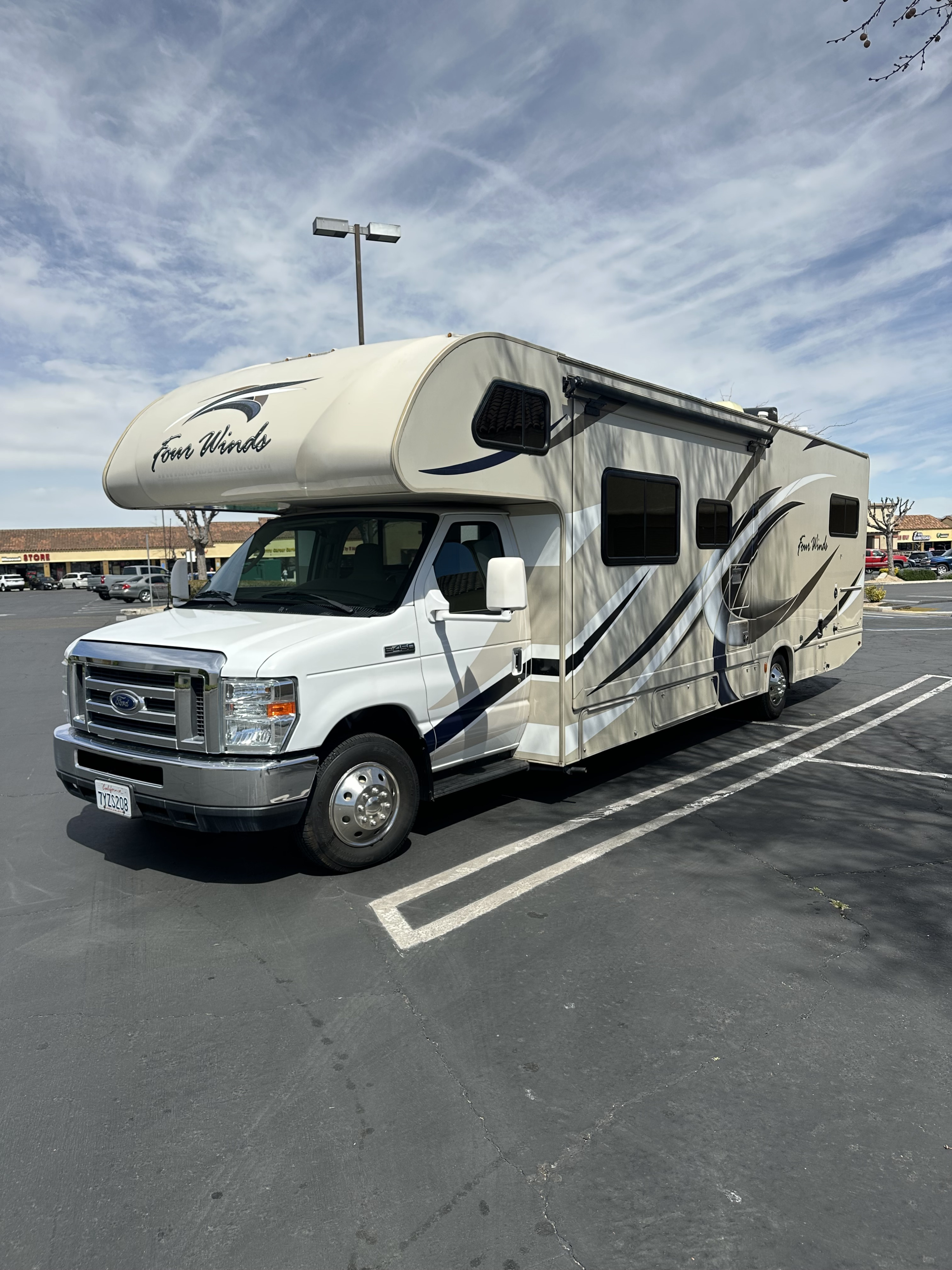 2018 Thor "Wendy" RV - Sleeps up to 9 guests