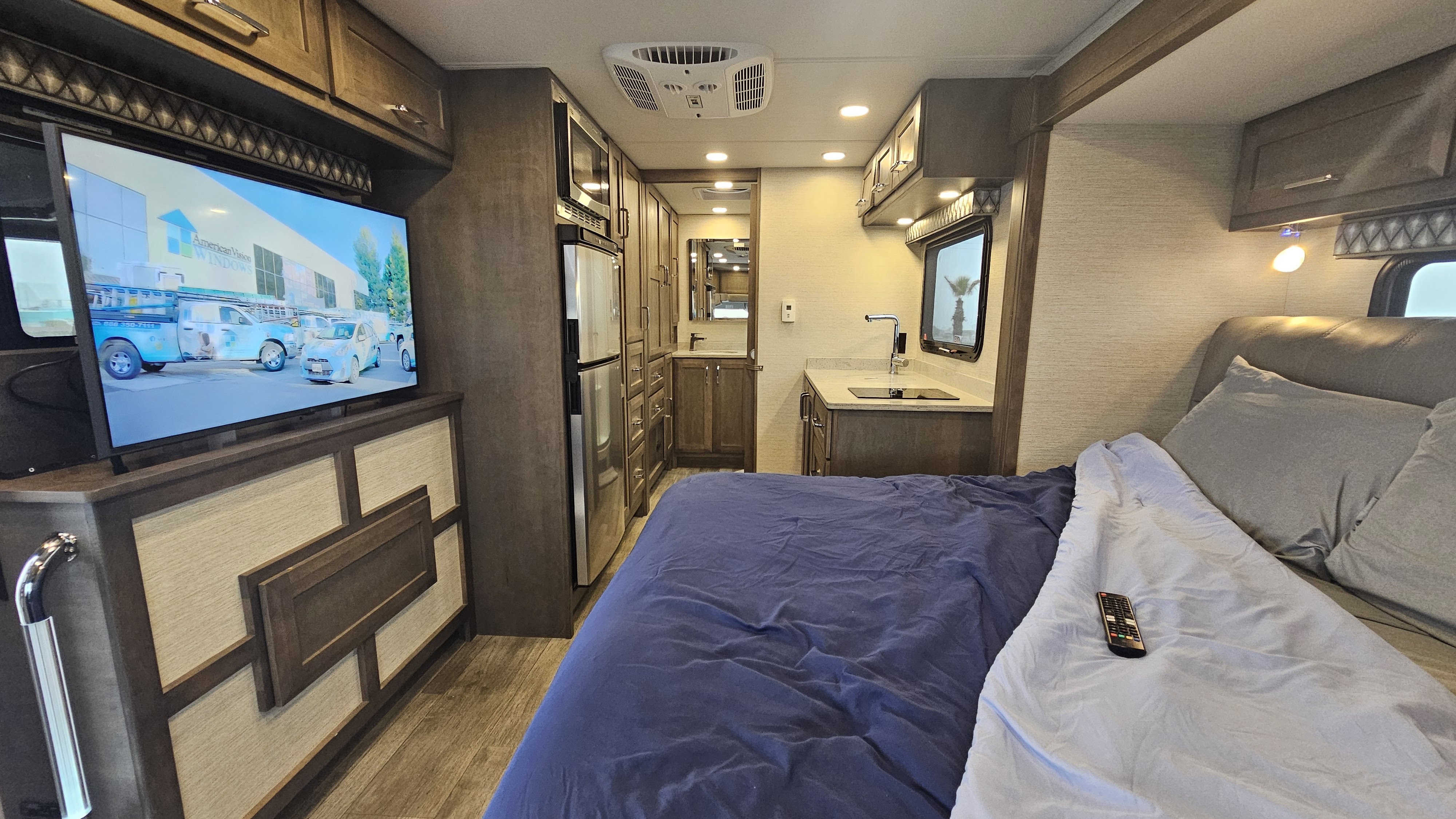 This RV rental offers a modern interior with bed, kitchen, bath entrance, TV & AC, ready for comfortable journeys.. Tiffin Motorhomes Allegro Midas 24MT 2024