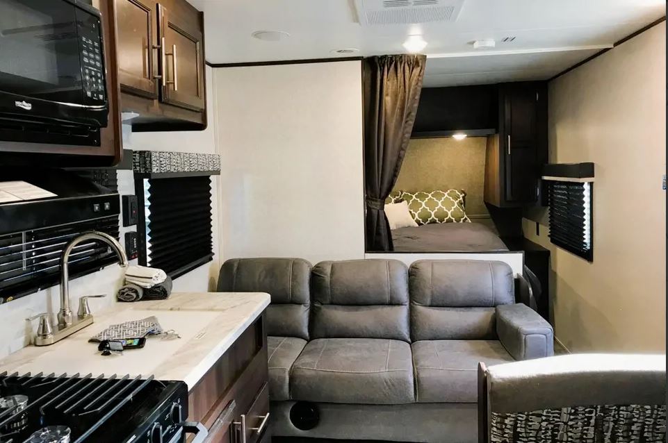 ouRVrentals1 (great couple, small family unit)