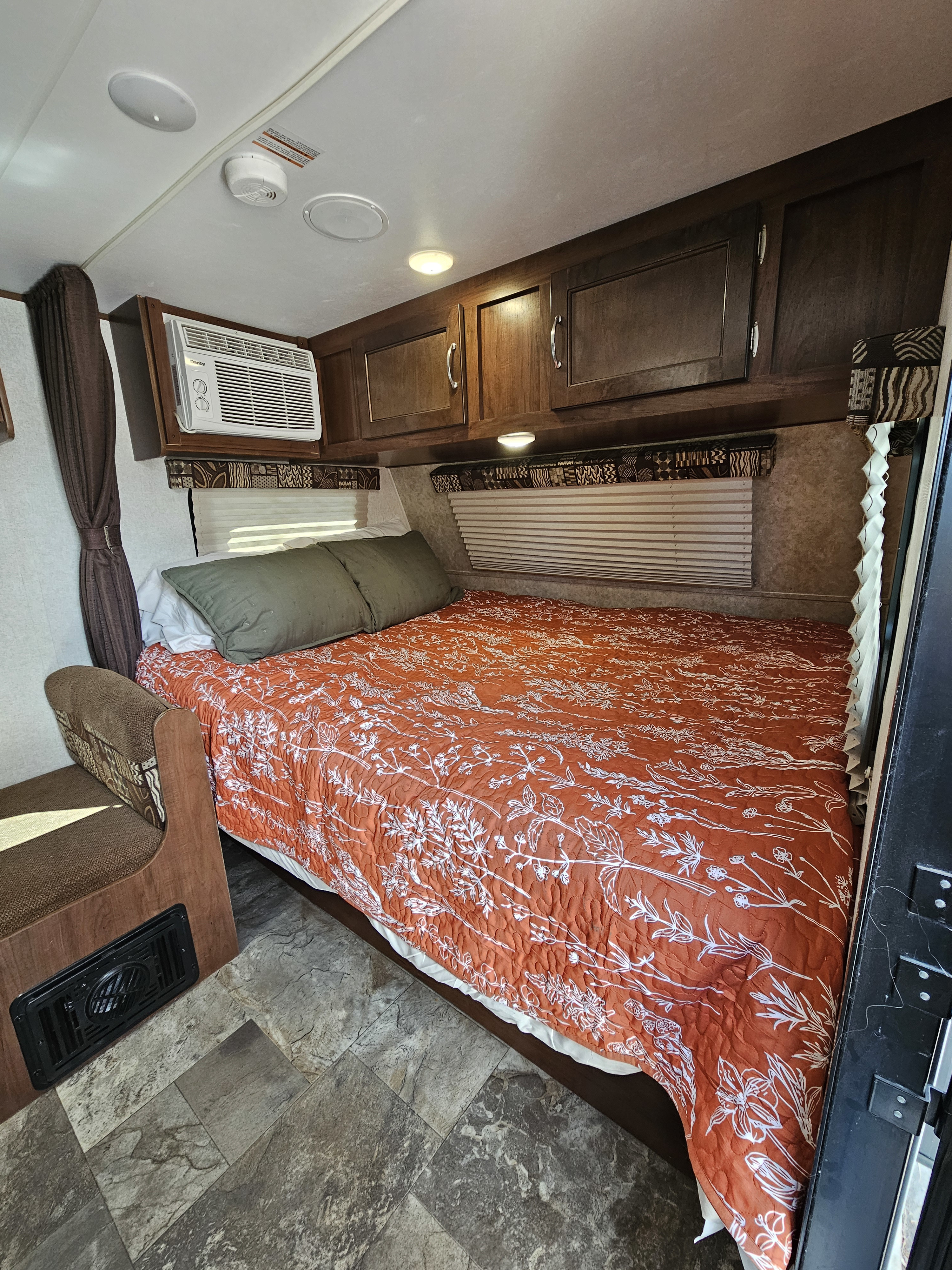This RV rental features a comfortable bed, overhead cabinets, and an AC unit, offering a cozy sleeping space for your adventures.. Jayco Jay Flight SLX Baja Edition 2017