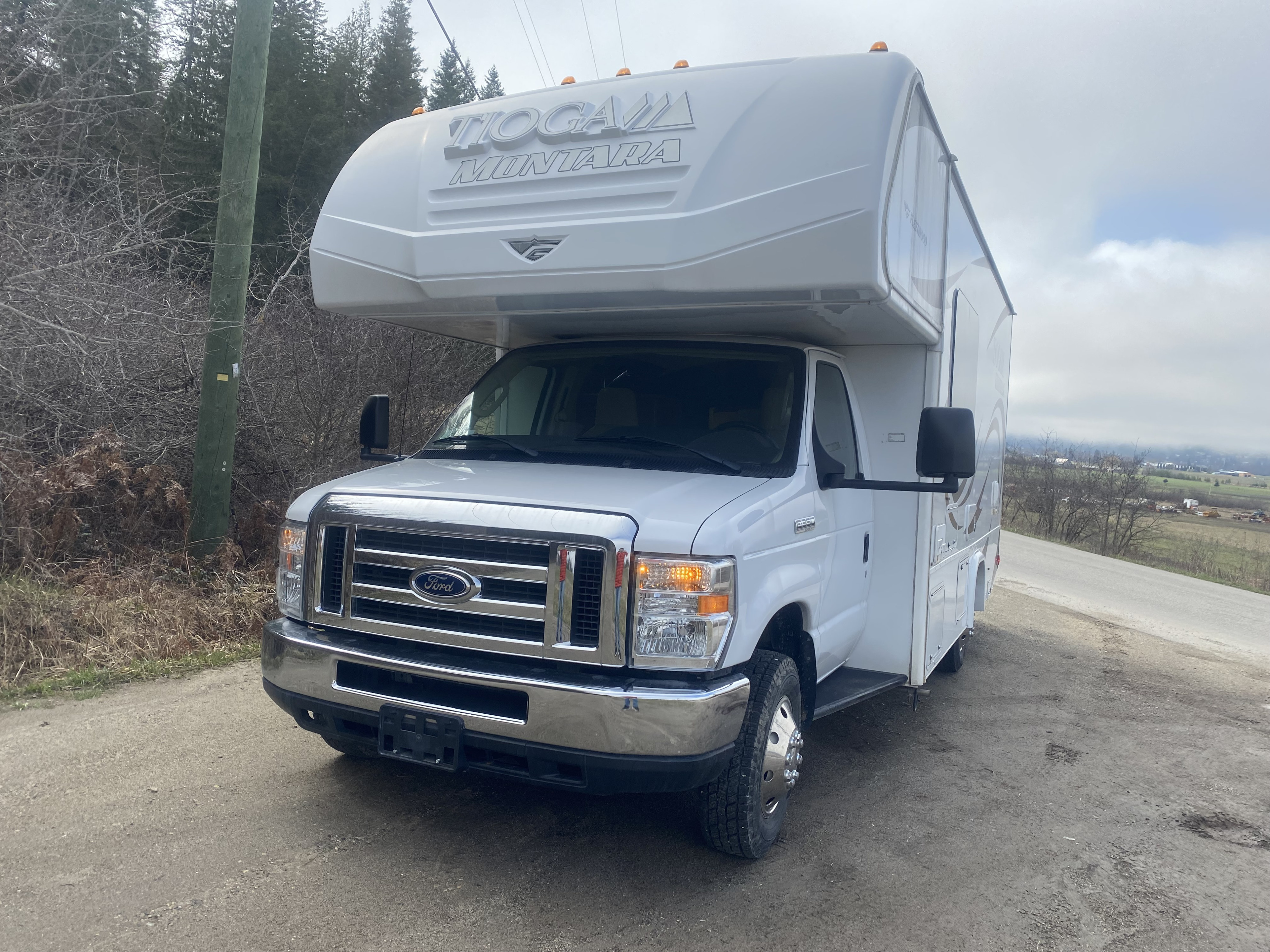 2016 Fleetwood Tioga Montara View 3 - Calgary RV Rental Details
