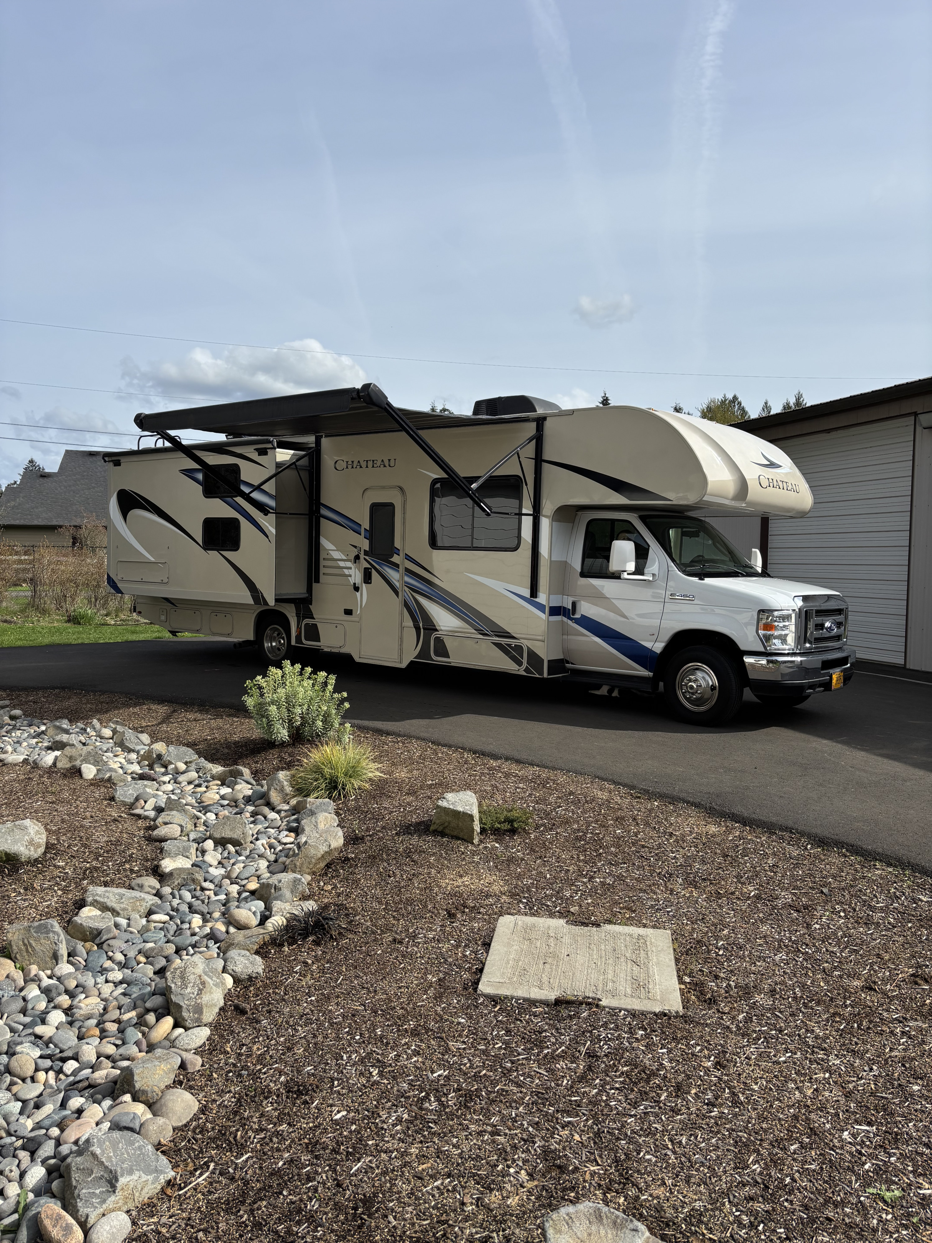 2019 Thor Motorcoach - Sleeps 10(bunks) - Includes Everything needed!!