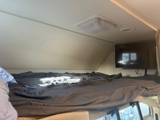 Loft bedding, weight limit is 500 lbs. Winnebago Minnie Winnie 2022