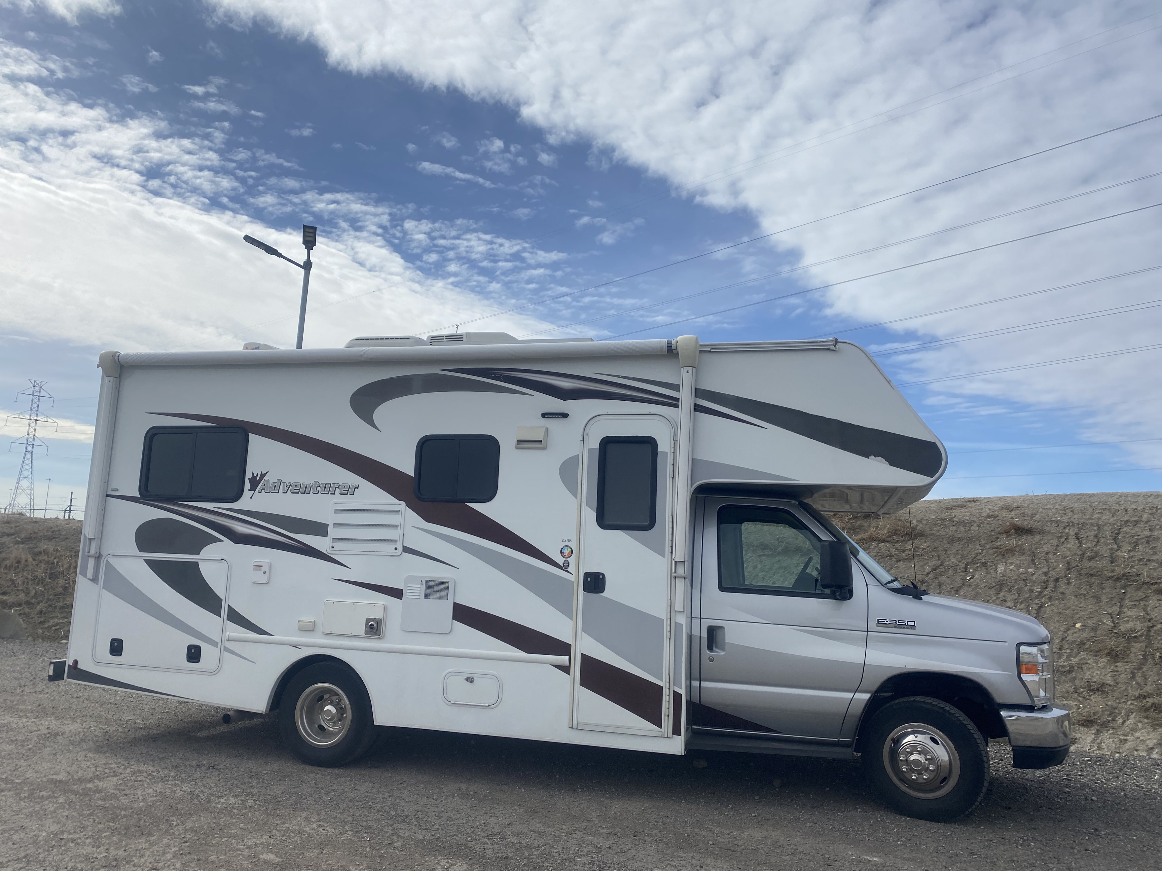 2018 Adventurer M-23RB View 11 - Calgary RV Rental Details