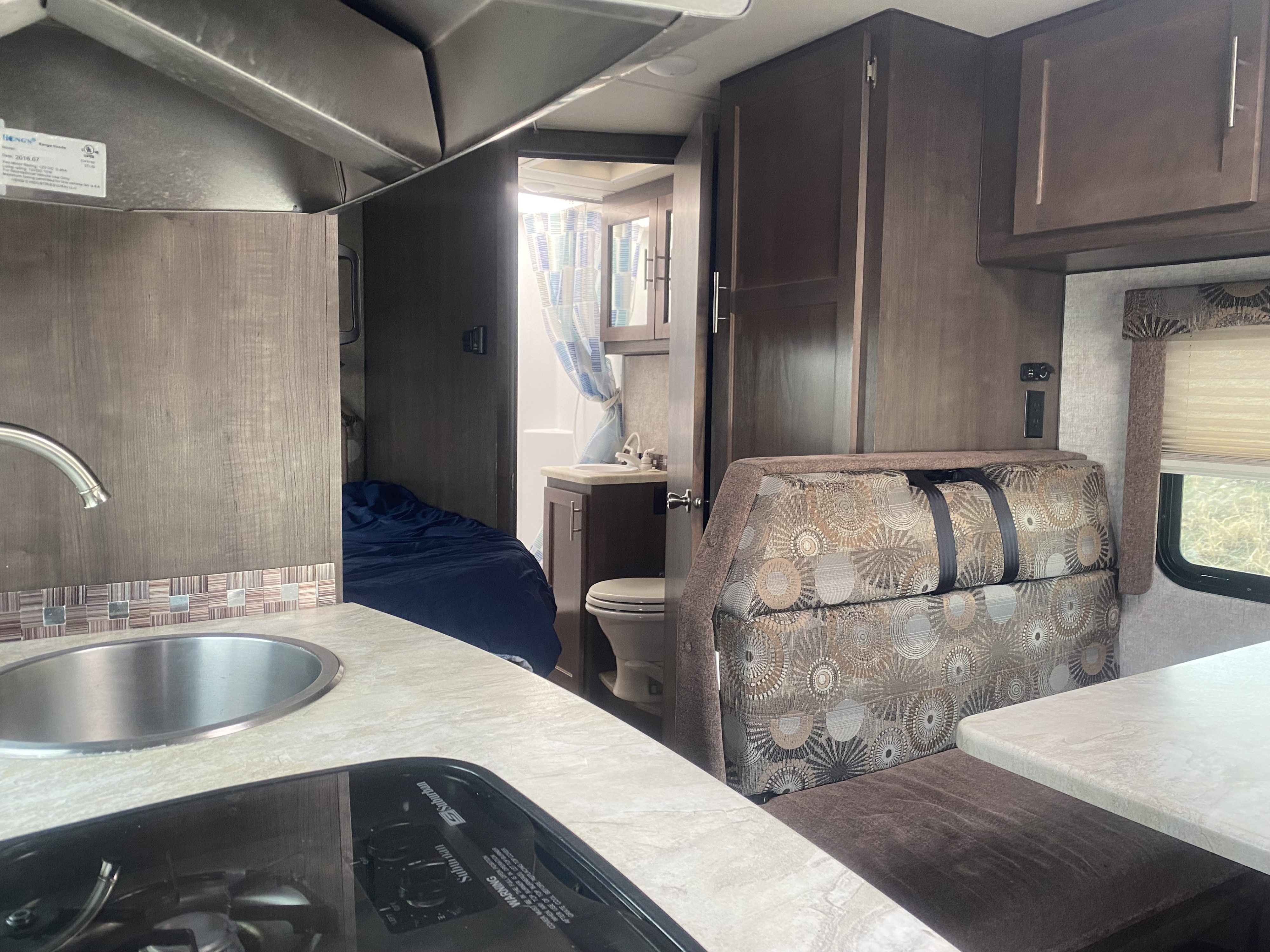 2018 Adventurer M-23RB View 16 - Calgary RV Rental Details