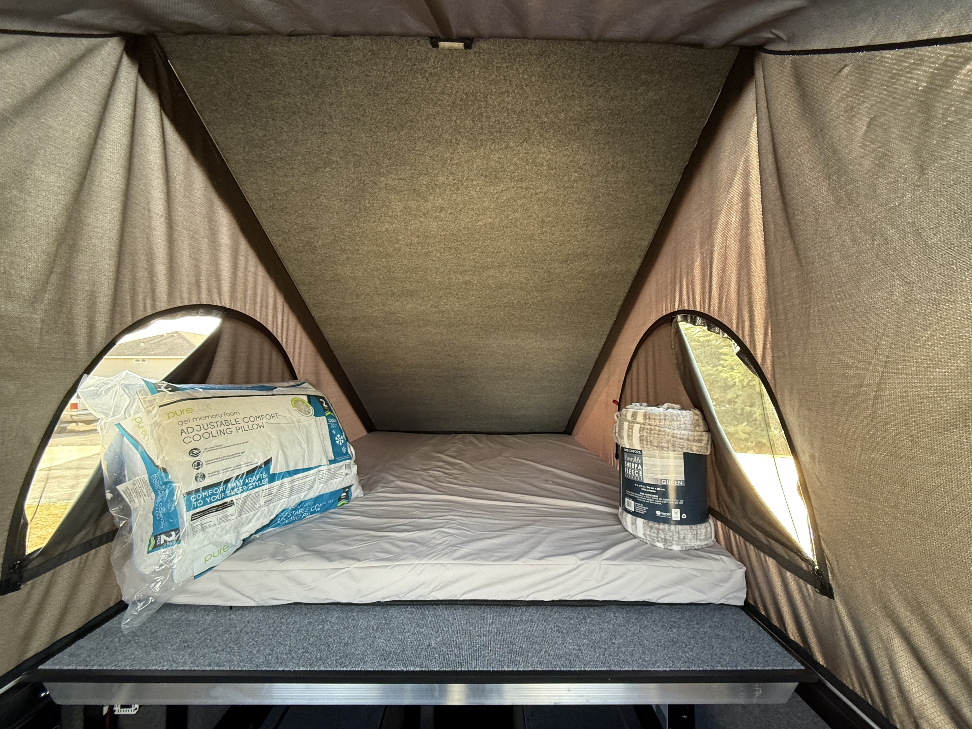 Prepare for comfort inside your RV rental: a plush mattress, cooling pillows, and a soft Sherpa blanket for great sleeps.. Ford Ranger 2300 Cc 2022