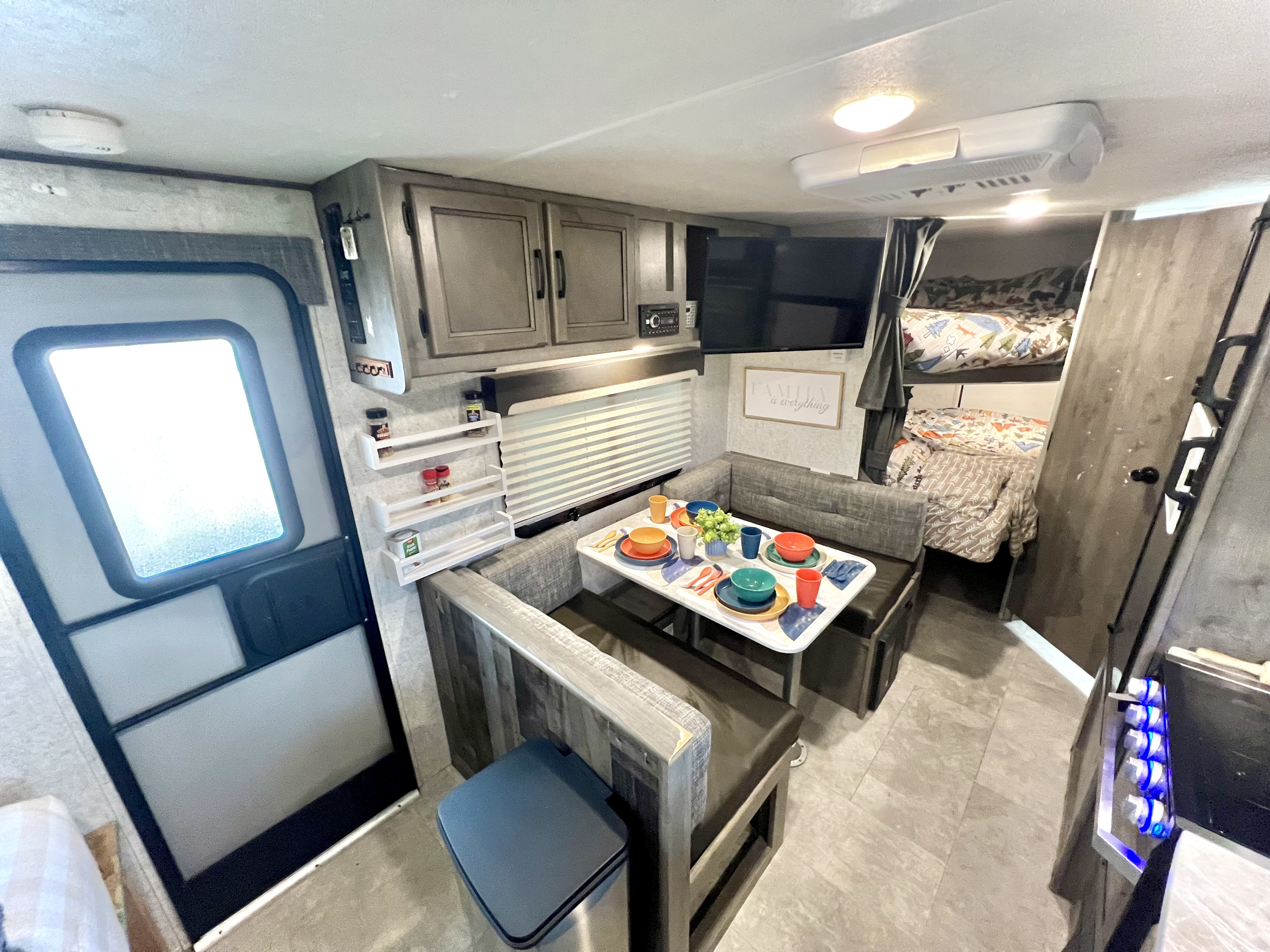 Coachmen Apex travel trailer sleeps 7