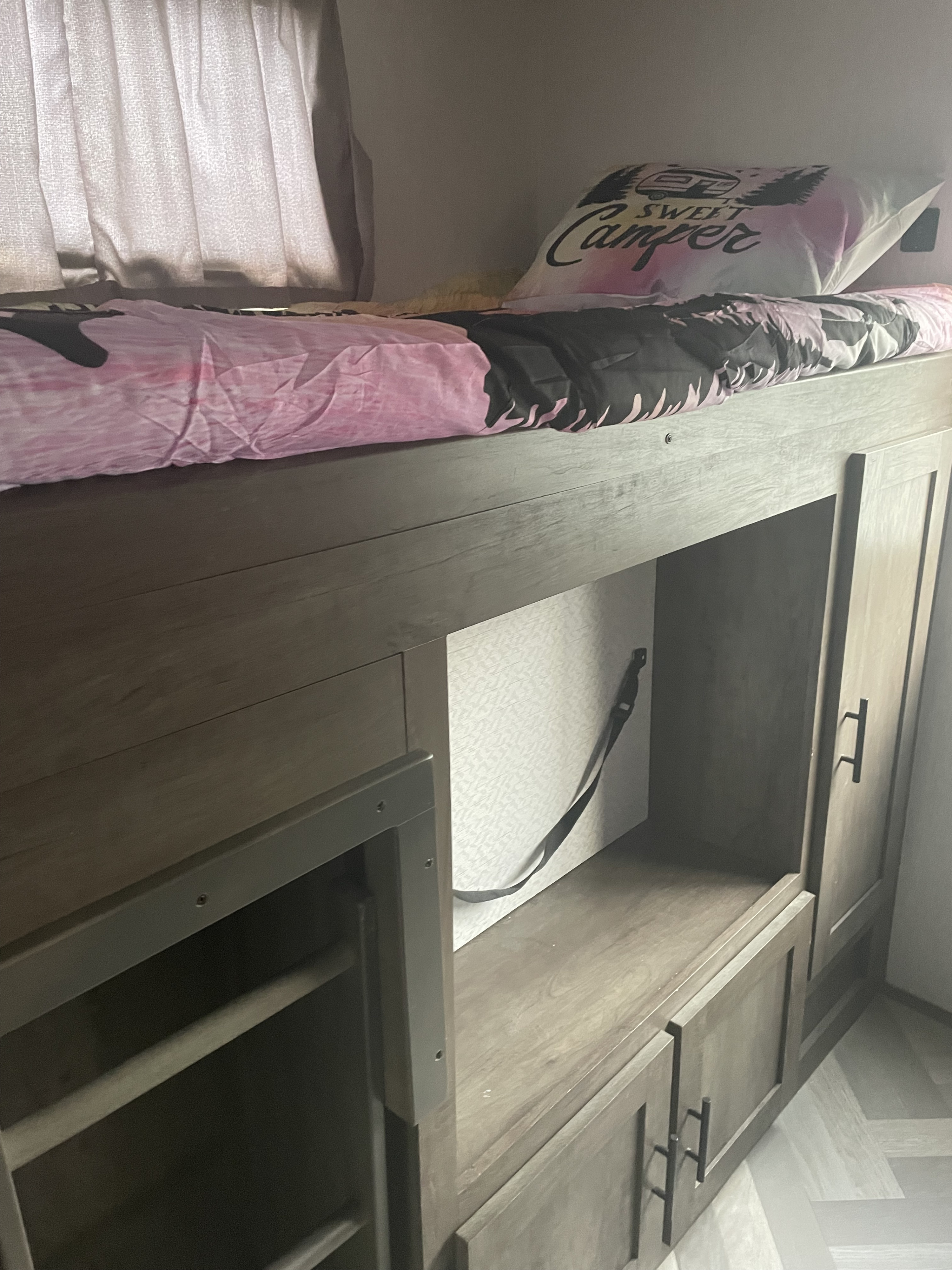Explore this RV rental's spacious bunk bed with a "Sweet Camper" pillow & built-in storage for comfy travels.. Forest River Salem 2022