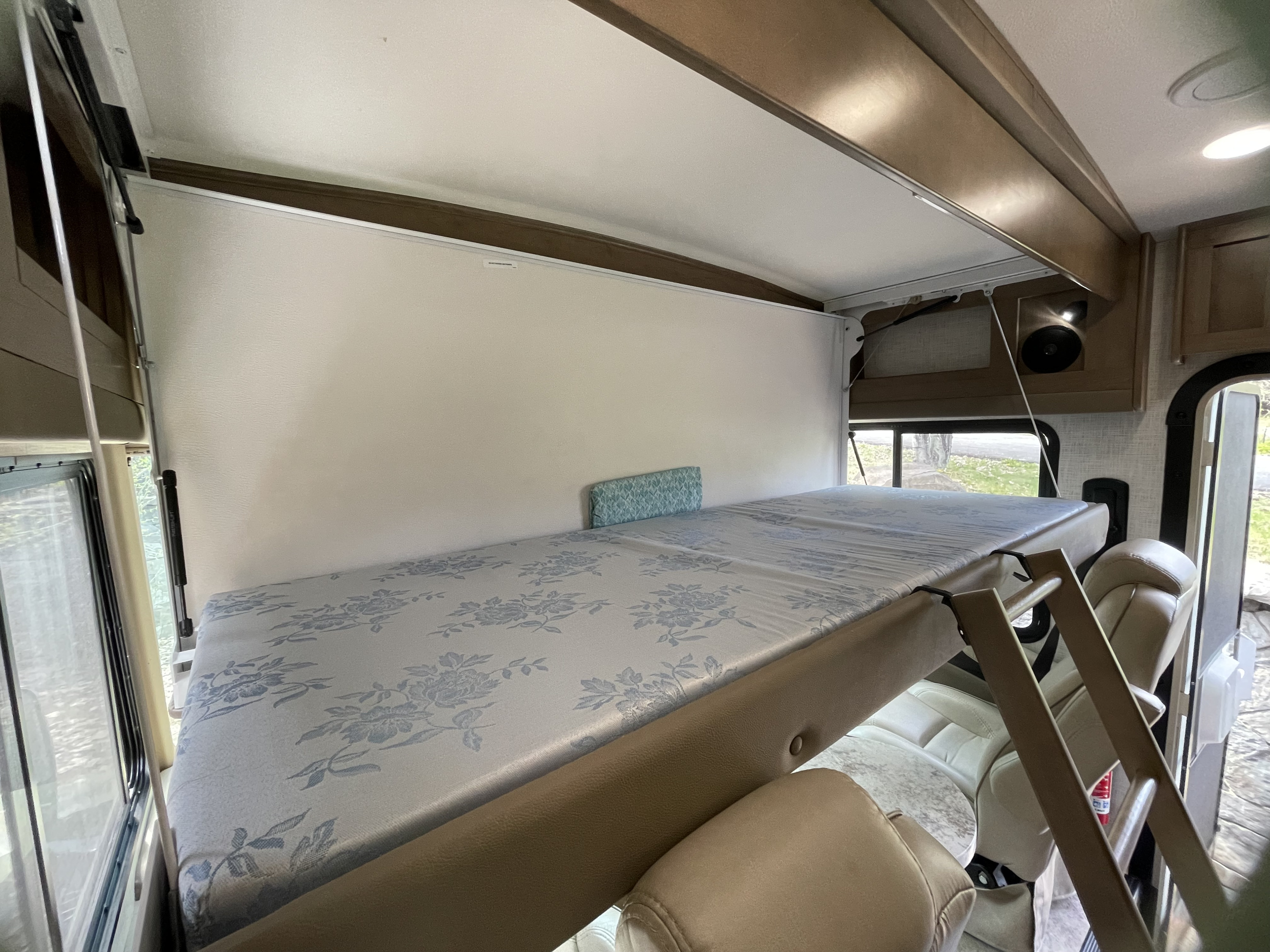 This RV rental features a practical, drop-down bunk bed with a ladder, providing convenient extra sleeping space.. Georgetown GT5 2019
