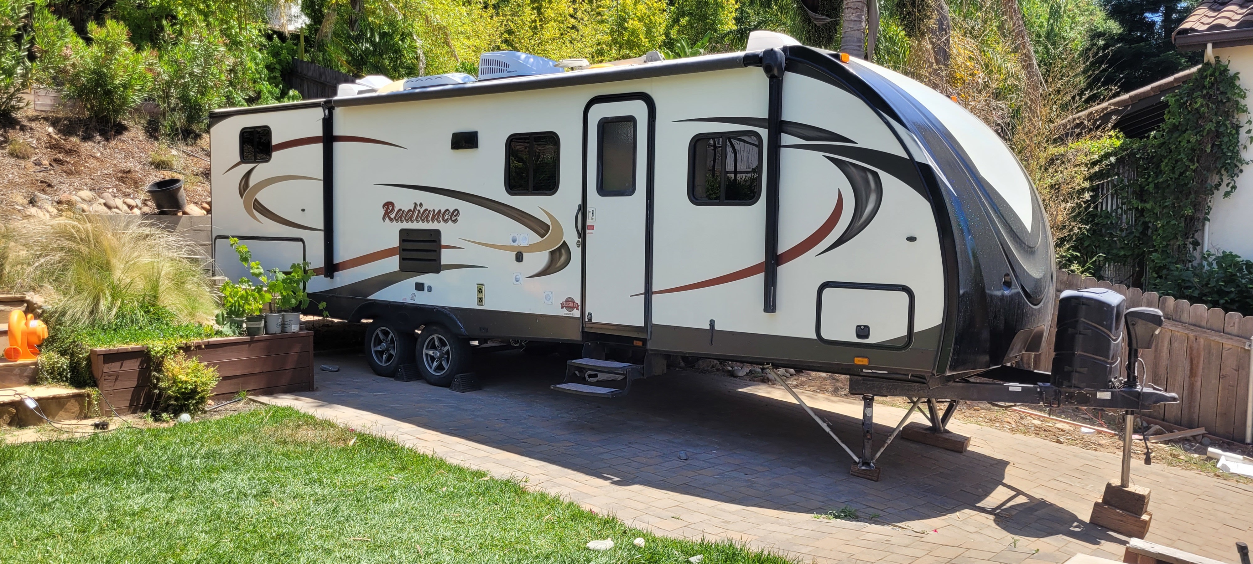 Family-Friendly Camping Trailer – Sleeps 8–10. Delivery available!
