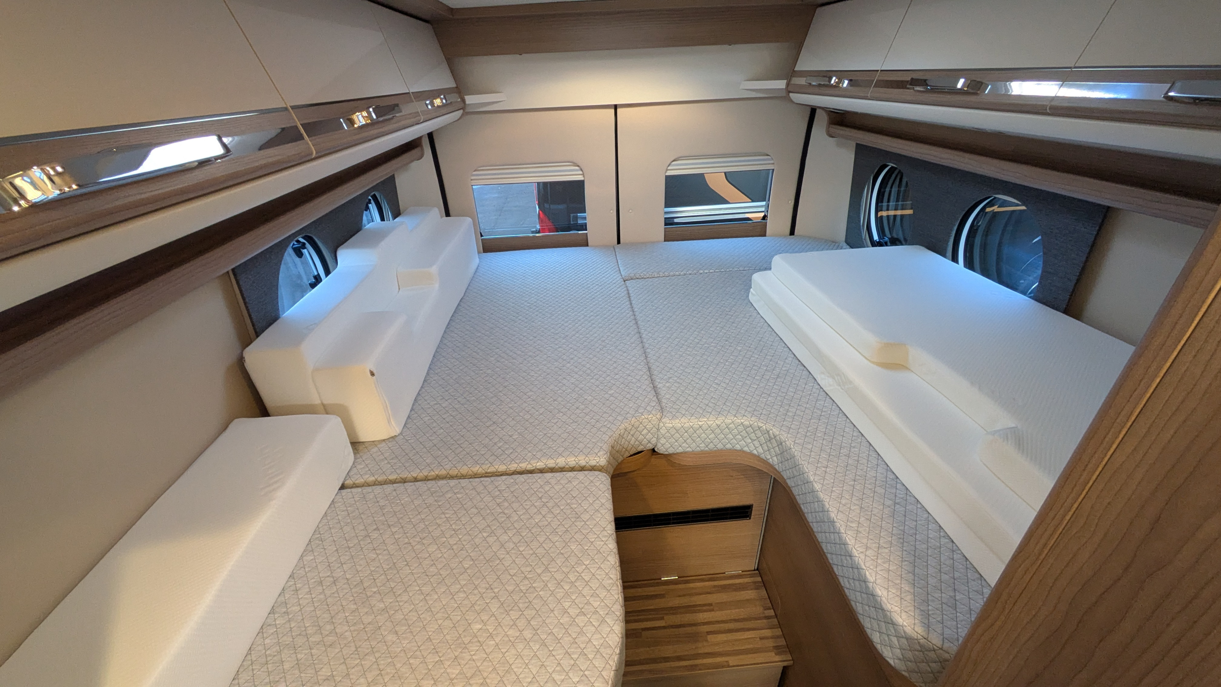 Explore this modern **rv rental**'s clever sleeping setup. The large, modular bed provides comfort for your road trip adventures.. MALIBU 640 GB1ST CLASS 2 ROOMS 2025