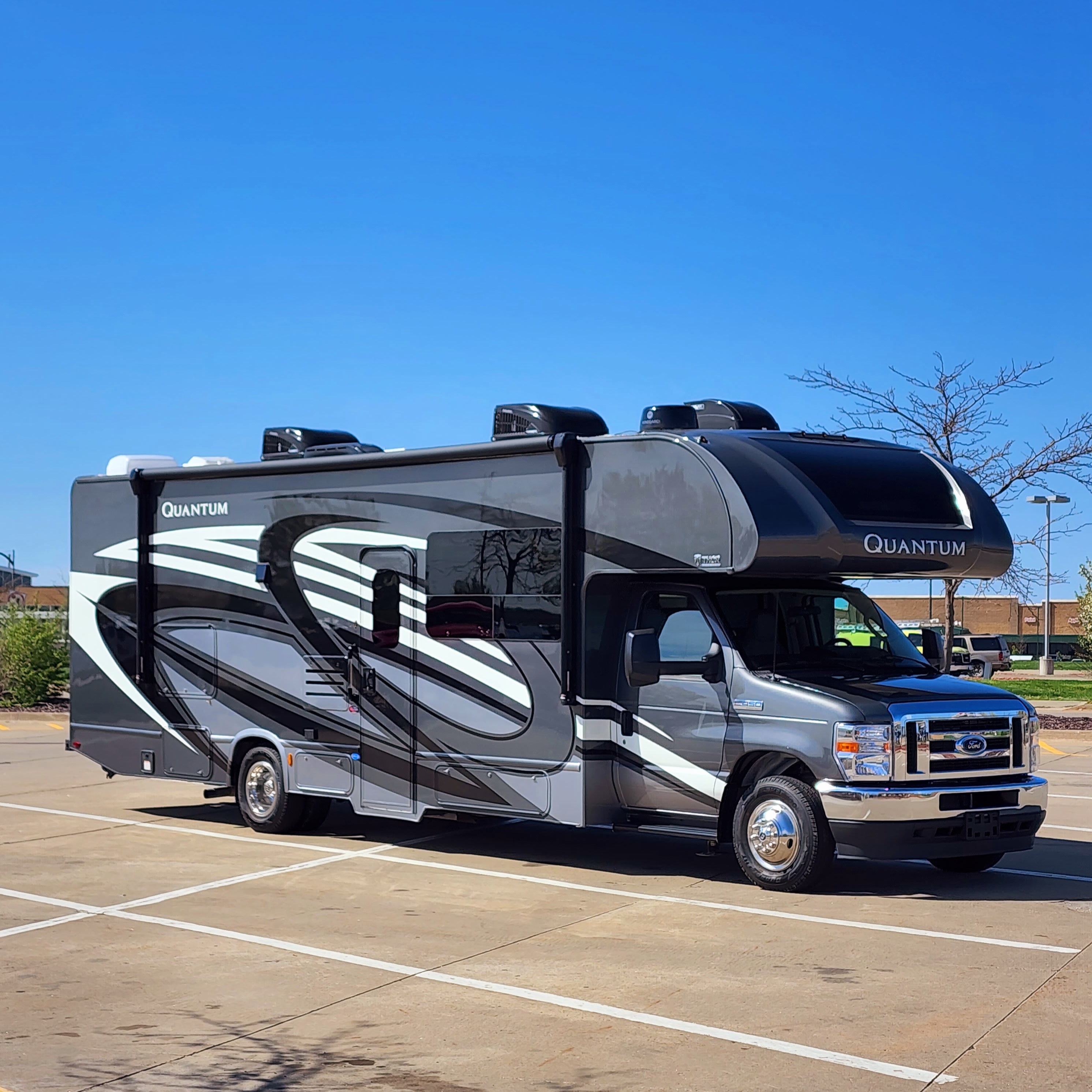 2022 Thor Motor Coach Quantum KW29