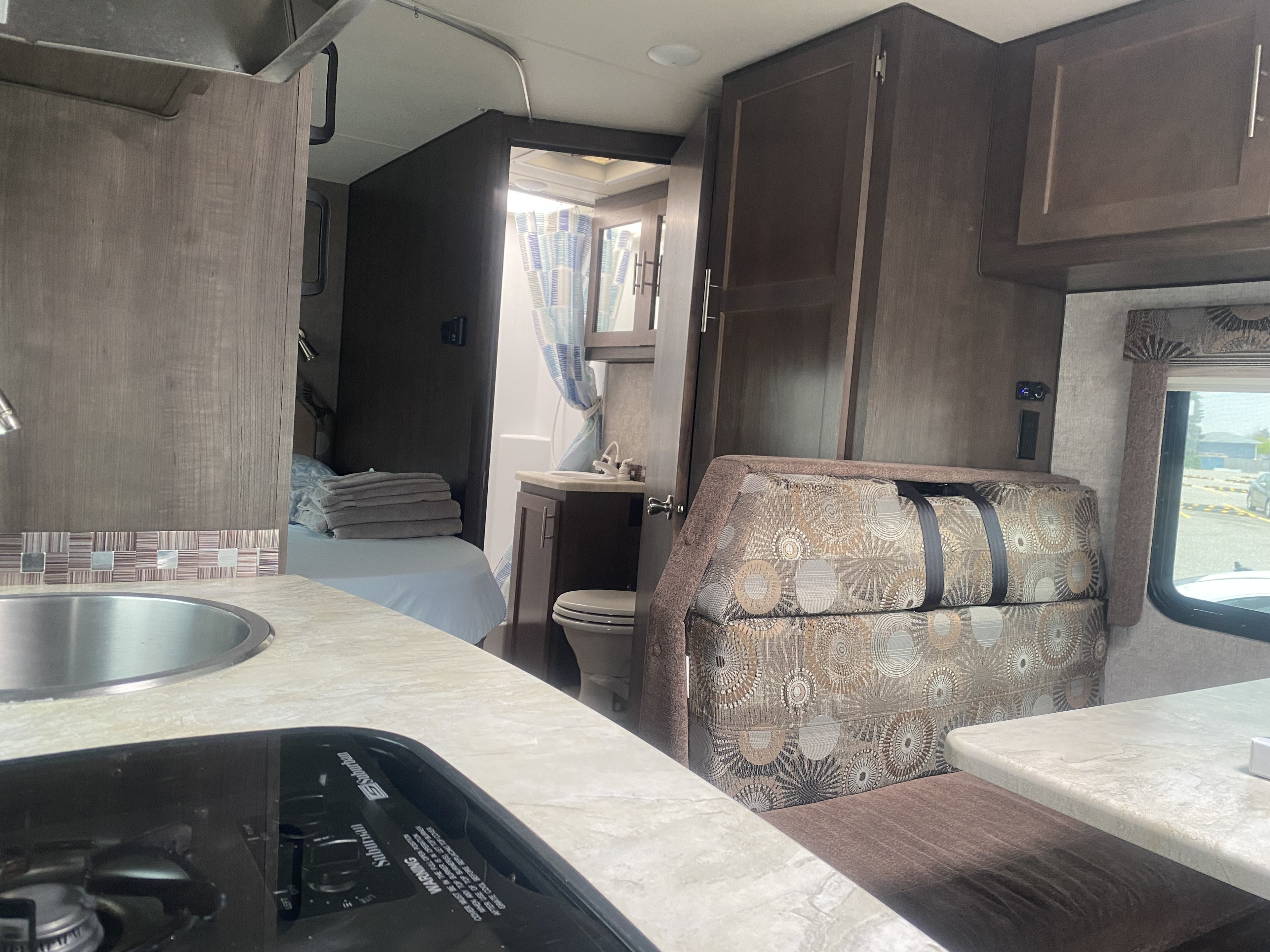 2018 Adventurer M-23RB View 10 - Calgary RV Rental Details