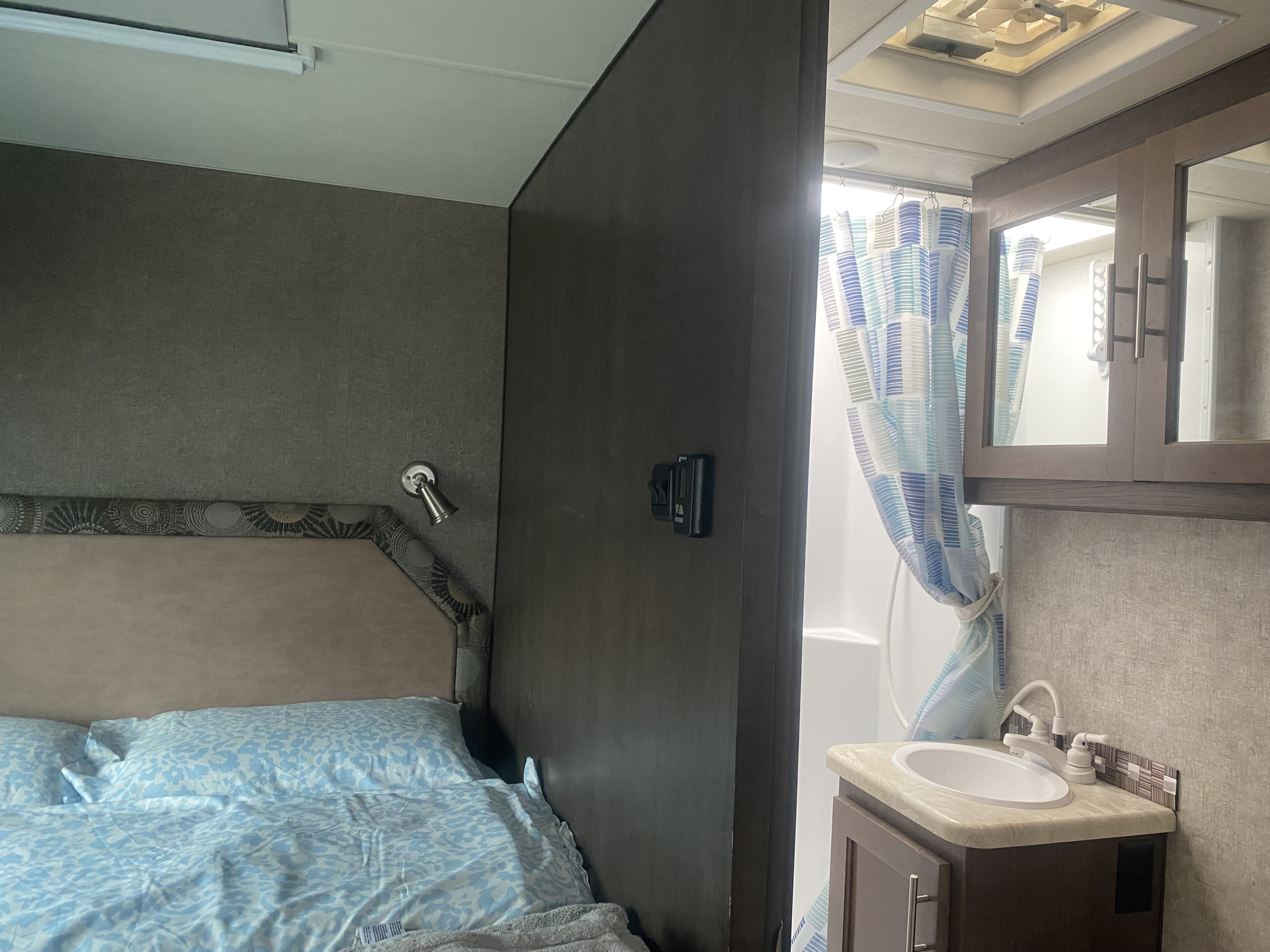 2018 Adventurer M-23RB View 13 - Calgary RV Rental Details