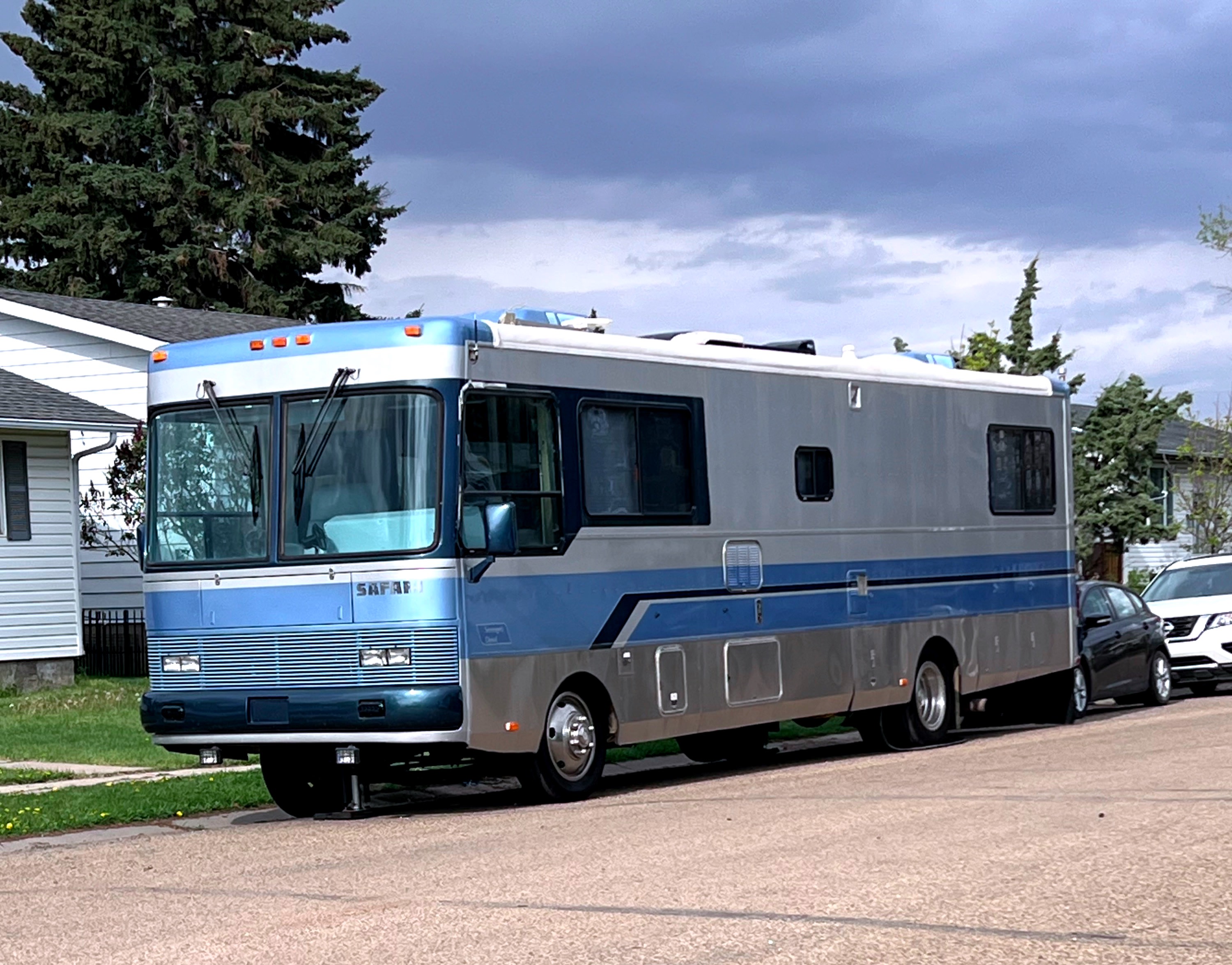 1993 Sahara Serengeti Diesel Pusher - Your Retro Road-Trip Rockstar!
