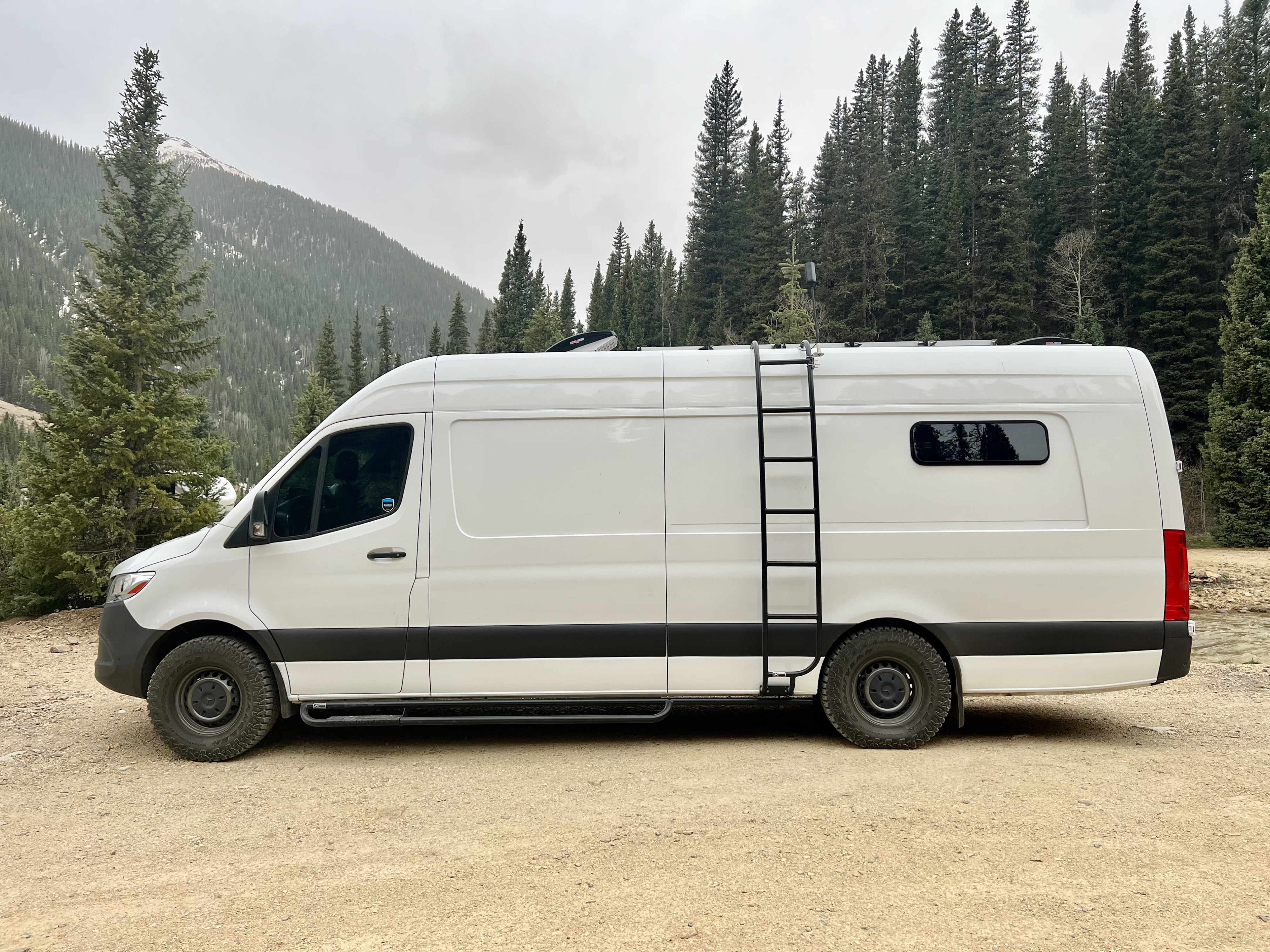 Dog Friendly Cozy Living Campervan!