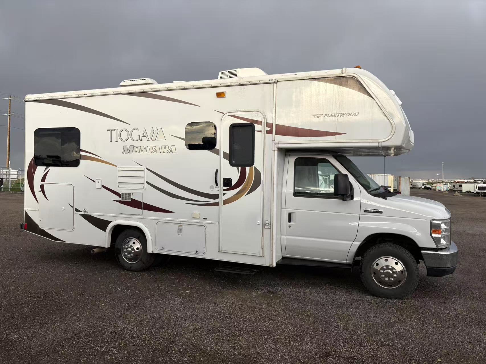 2016 Fleetwood Tioga Montara View 10 - Calgary RV Rental Details