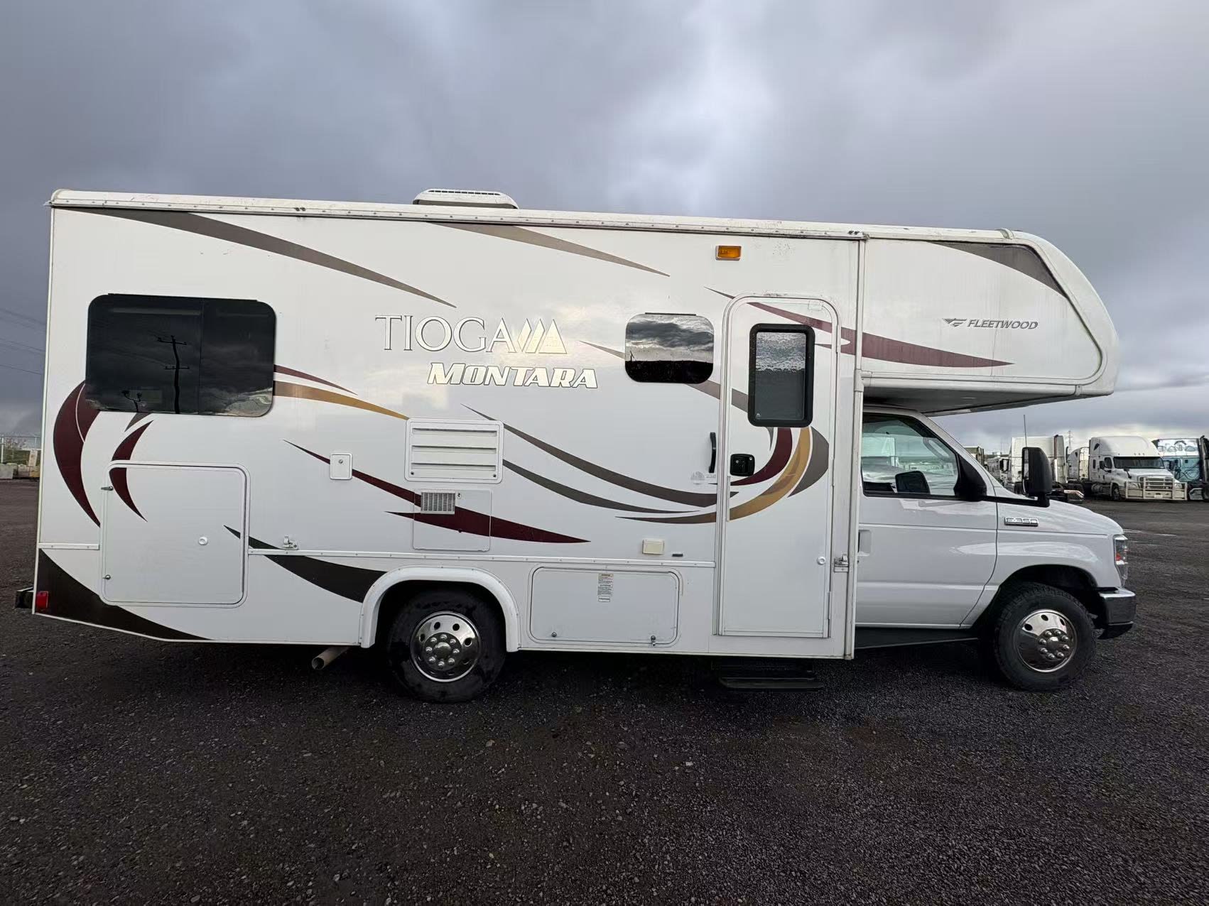 2016 Fleetwood Tioga Montara View 9 - Calgary RV Rental Details