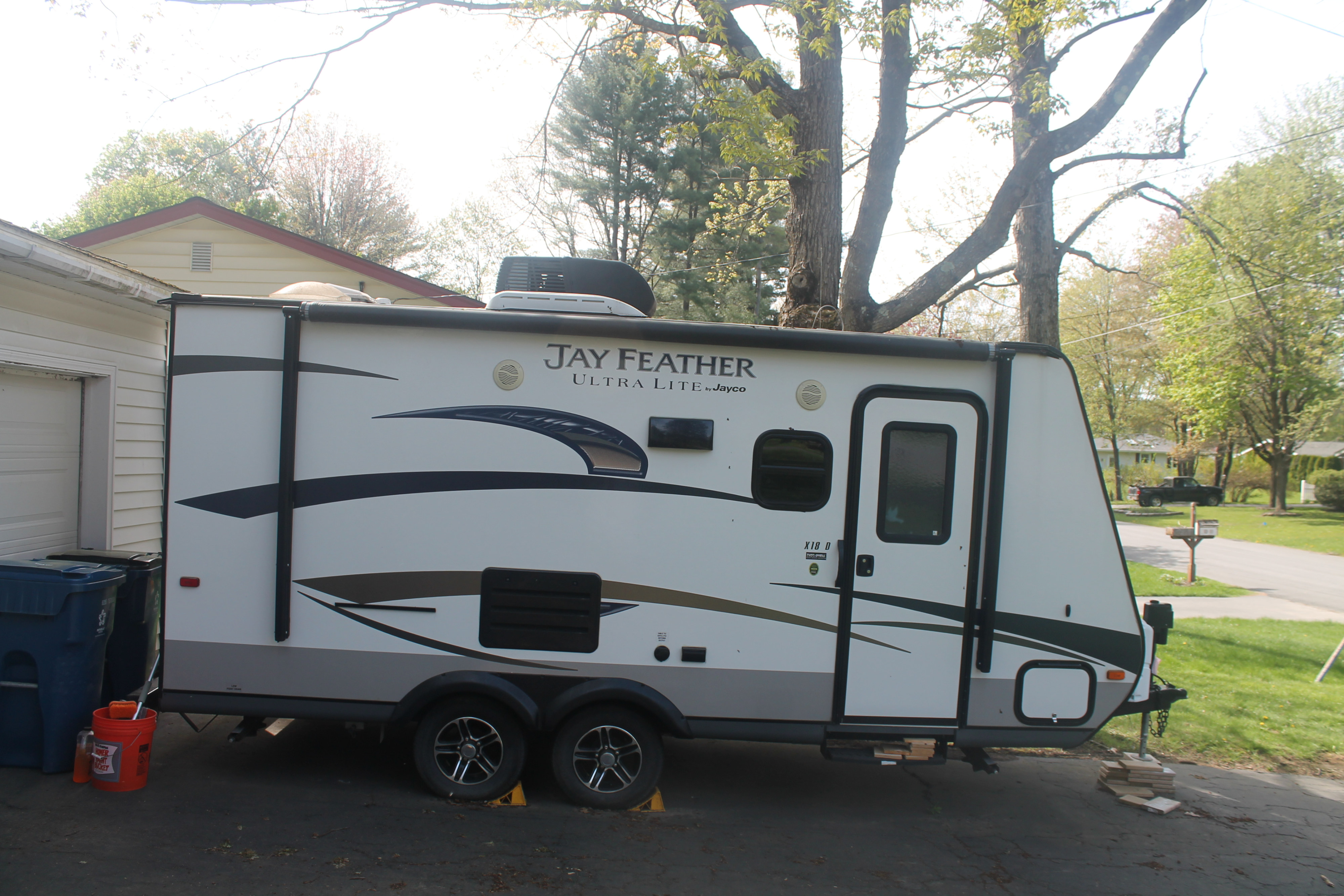 The Best of Both Worlds: Hybrid RV for Rent