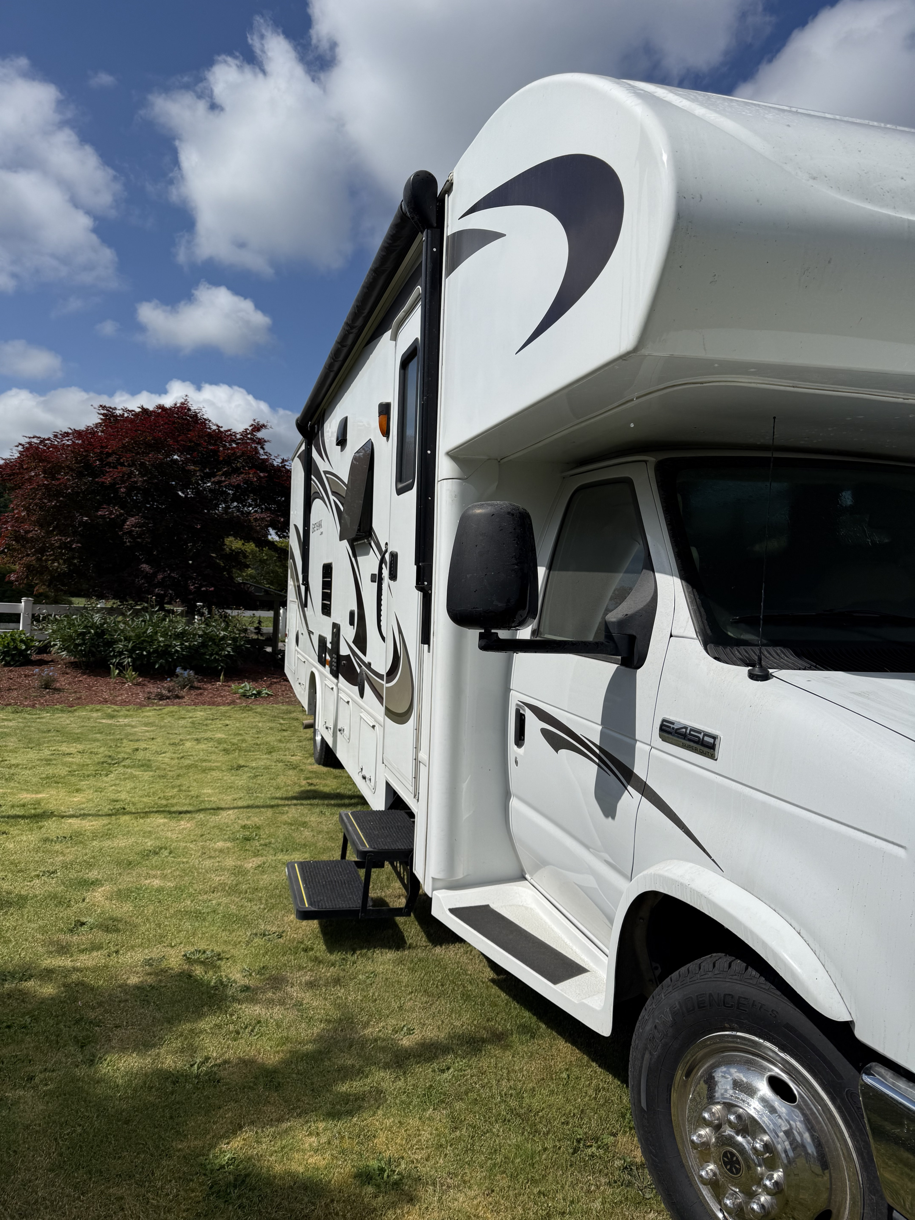 Class C - Jayco.  This baby is ready to roll out!!!