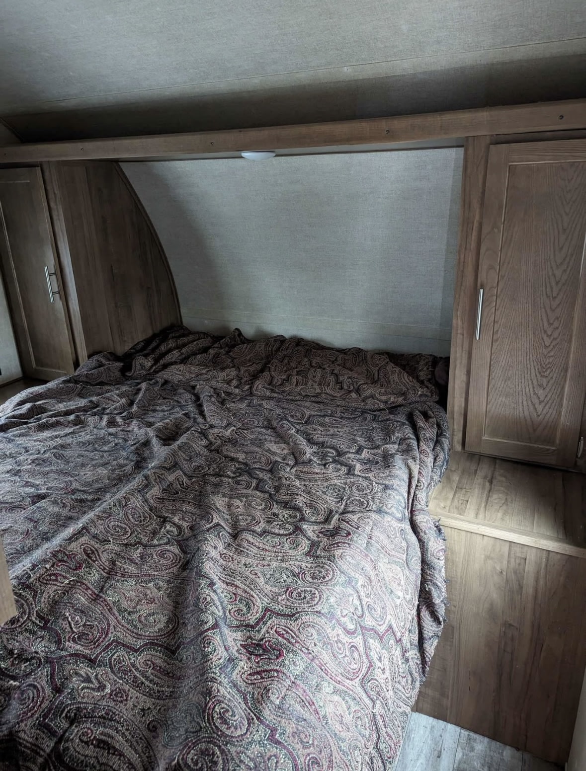 RV rental bedroom: cozy space with paisley bedding, built-in cabinets & curved headboard.. Grand River 32BHS 2019