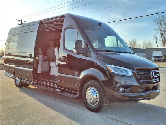 2025 Ultimate Toys Sprinter Coach