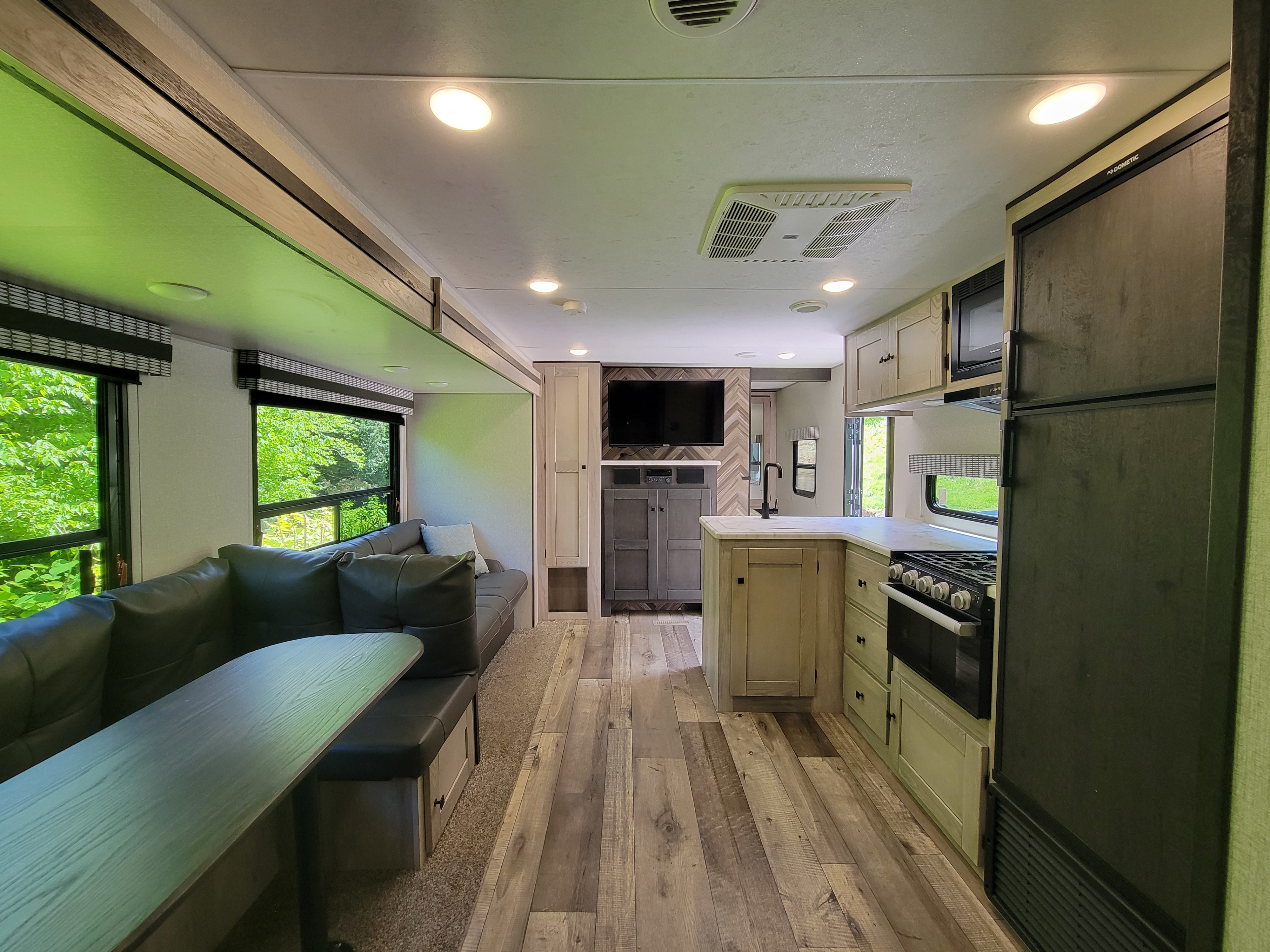 Spacious & Comfortable KZ Connect – Your Perfect Home on Wheels!