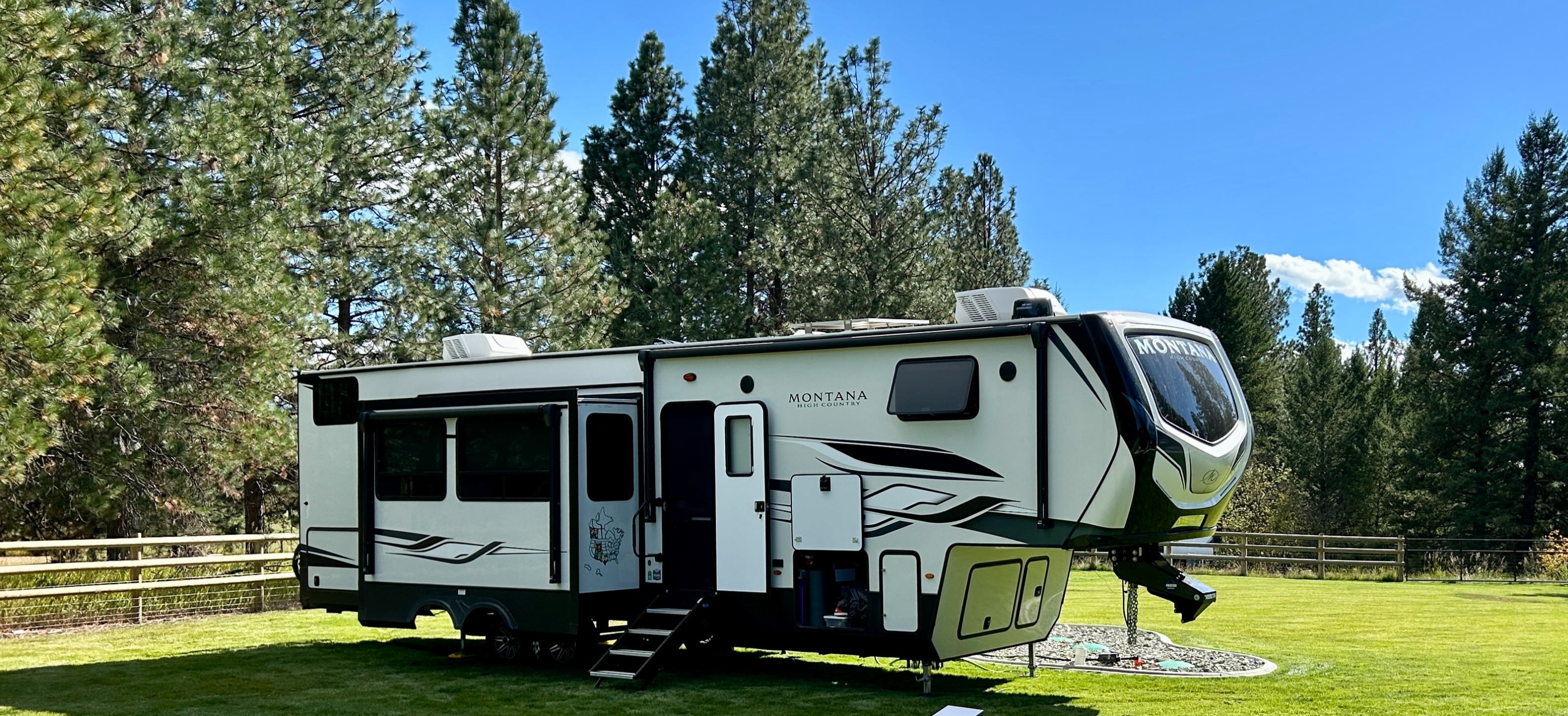 2023 Montana High Country 5th wheel Bunkhouse Near Glacier!