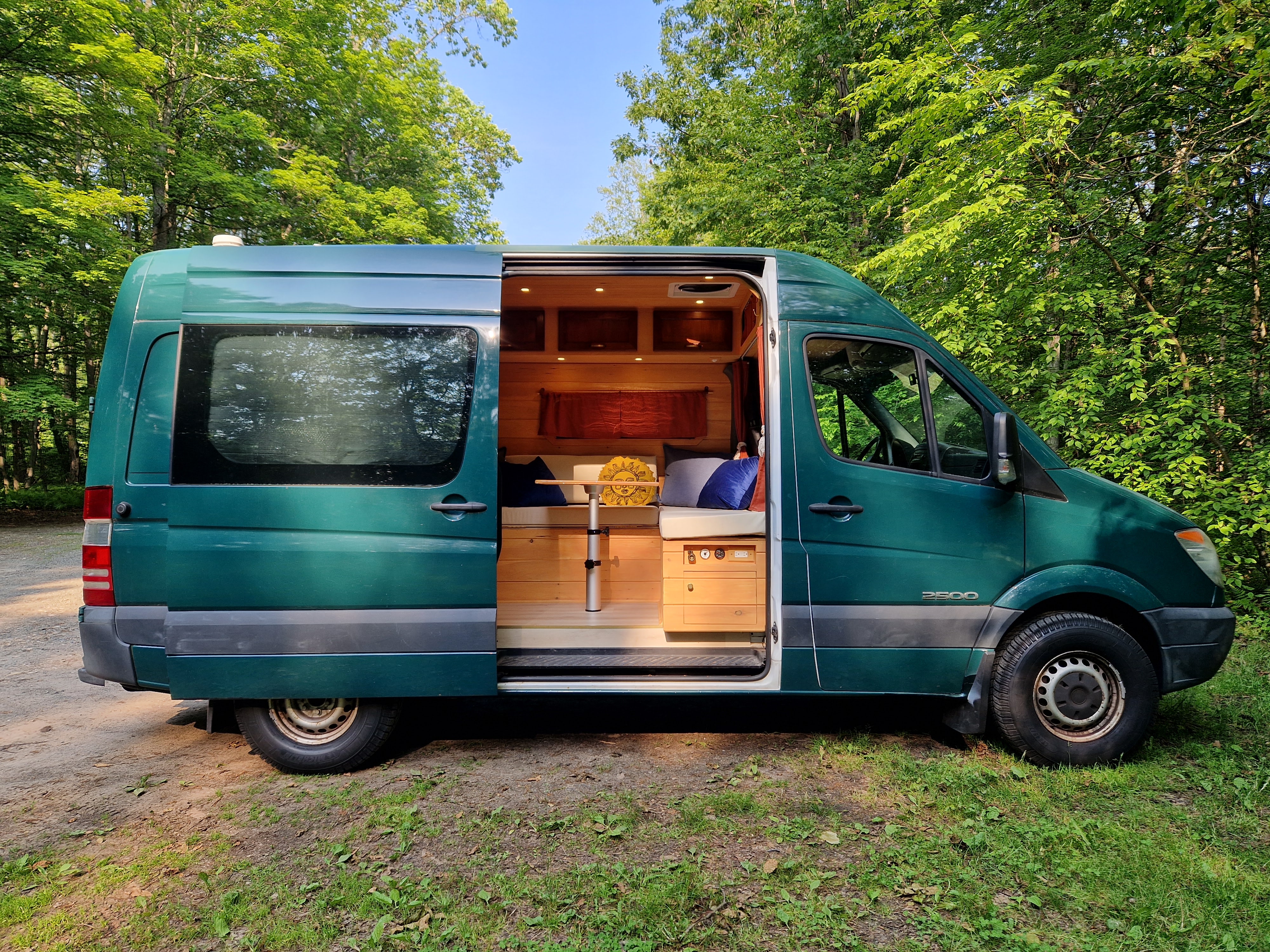Edgar: Converted Sprinter Van * Pet Friendly *
