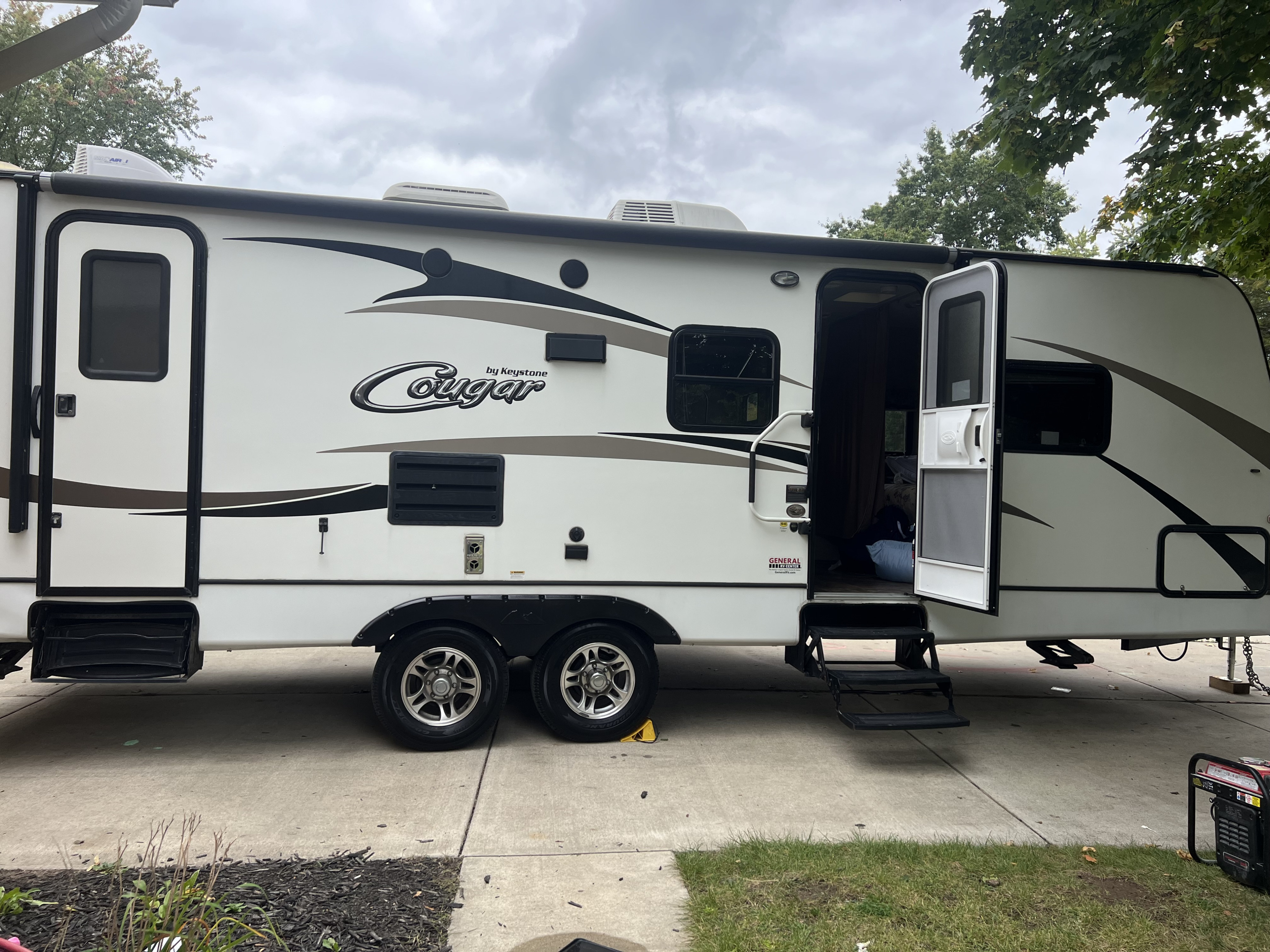Cozy Cougar 260RB – Glamp in Style