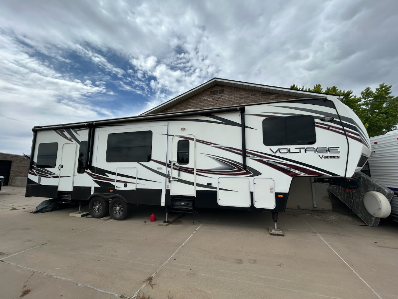 2014 Voltage 5th Wheel Toy Hauler- Unforgettable Adventures!