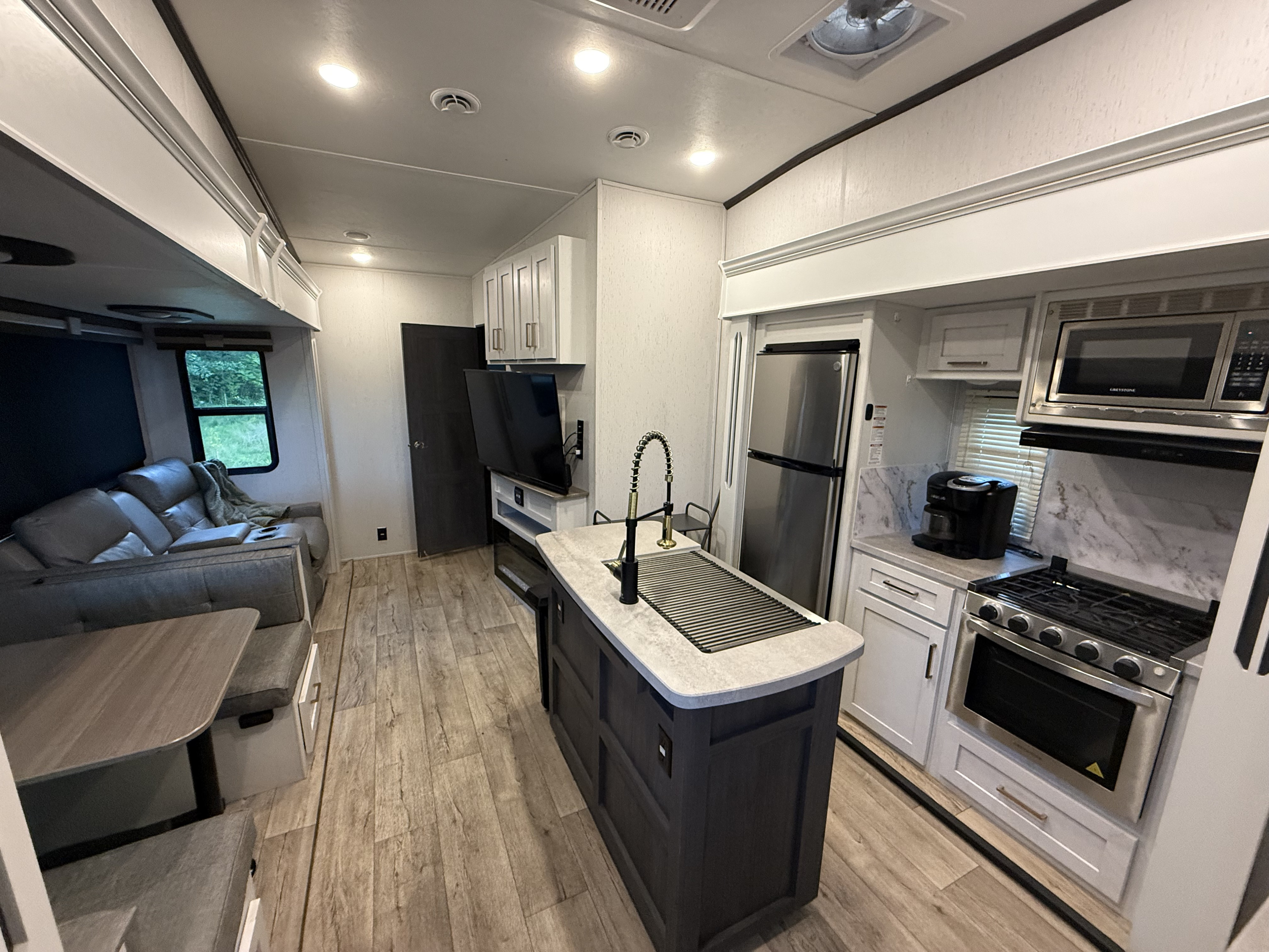Traveling Mercies Luxury Camping - Family Comfort on the Road