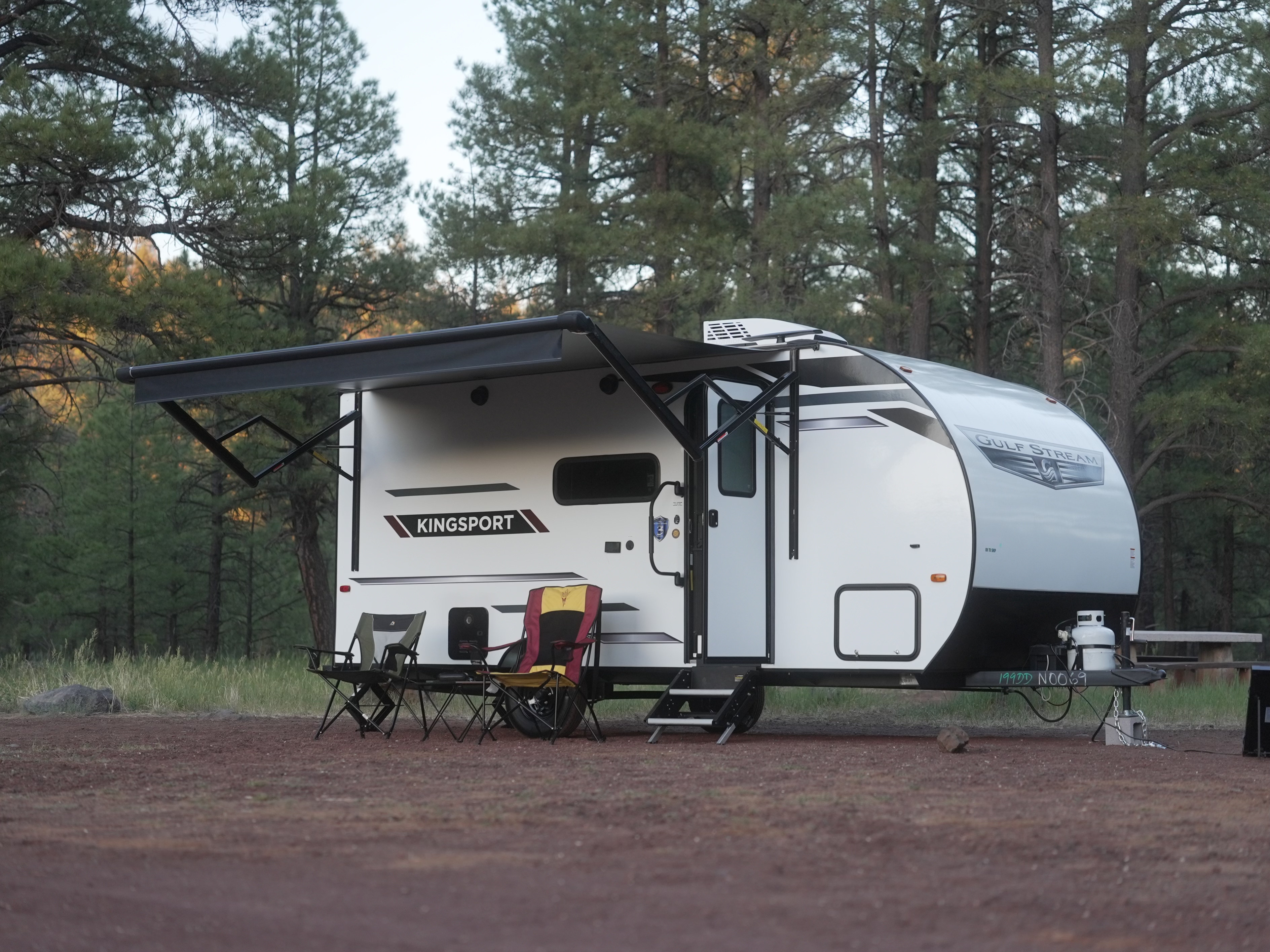 Bunkhouse w/ Queen Sleeps 5, Solar + Inverter